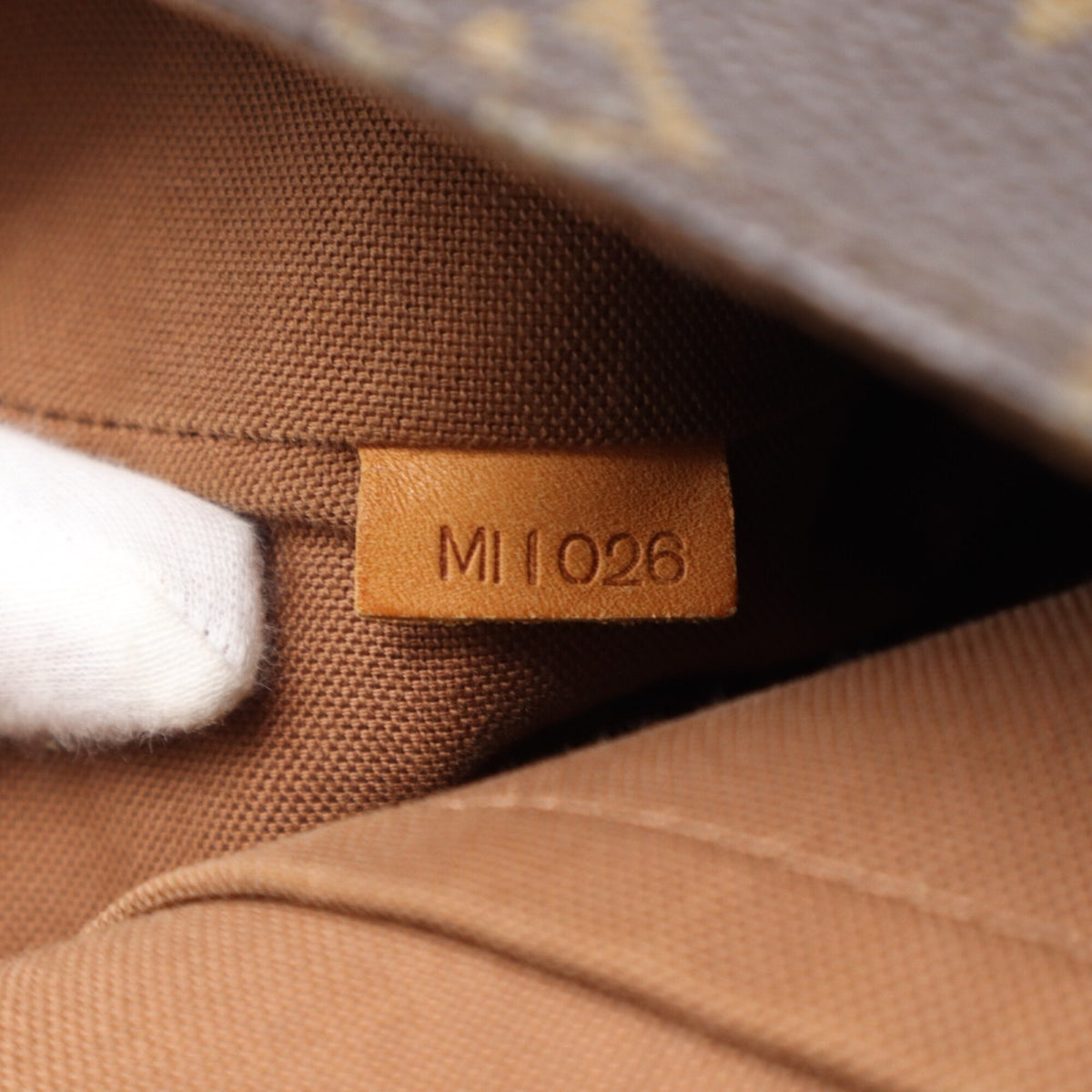 Louis Vuitton Beige Brown Monogram Shoulder Bag (Pre-Owned)