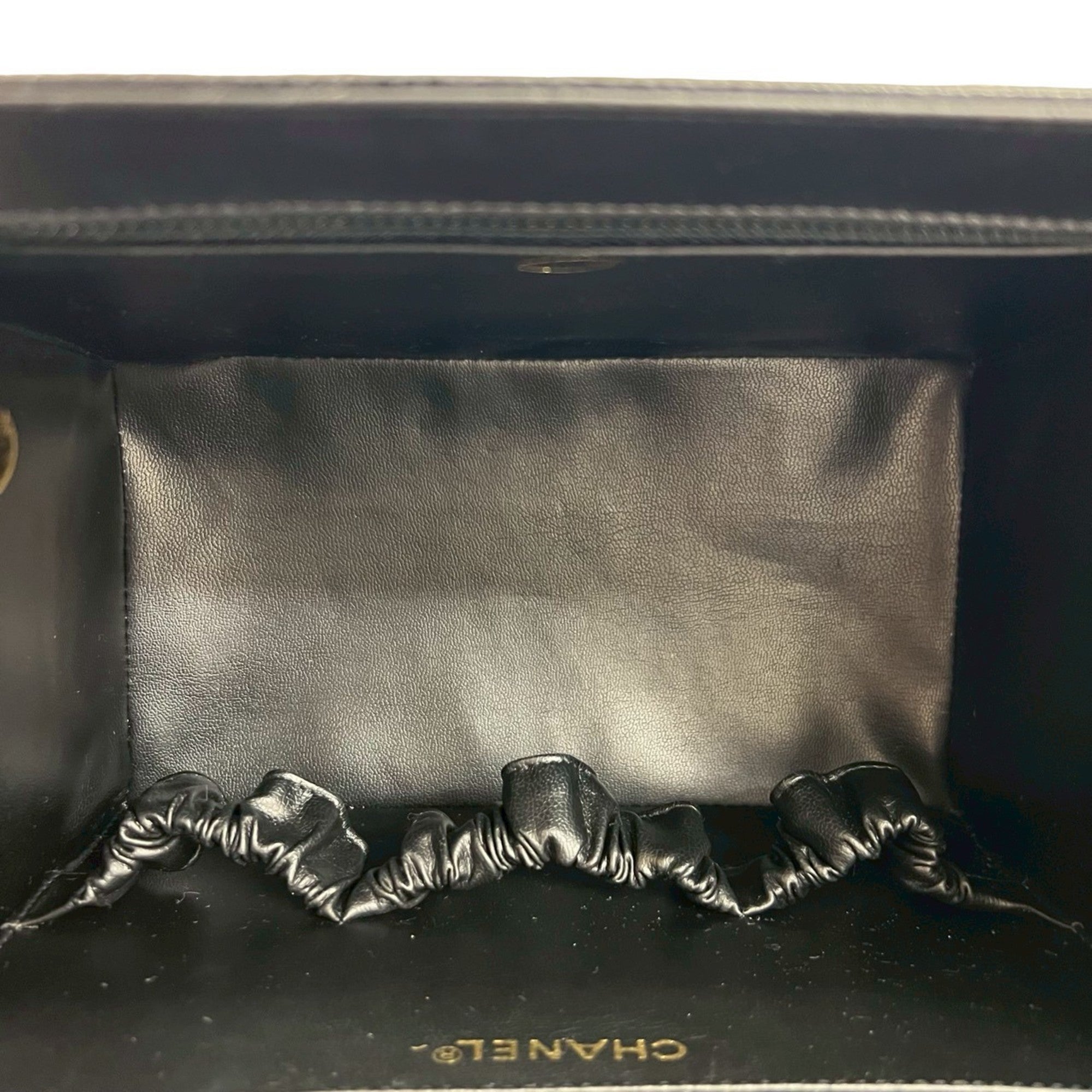Chanel Black Grained Calfskin Handbag Shoulder Bag (Pre-Owned)