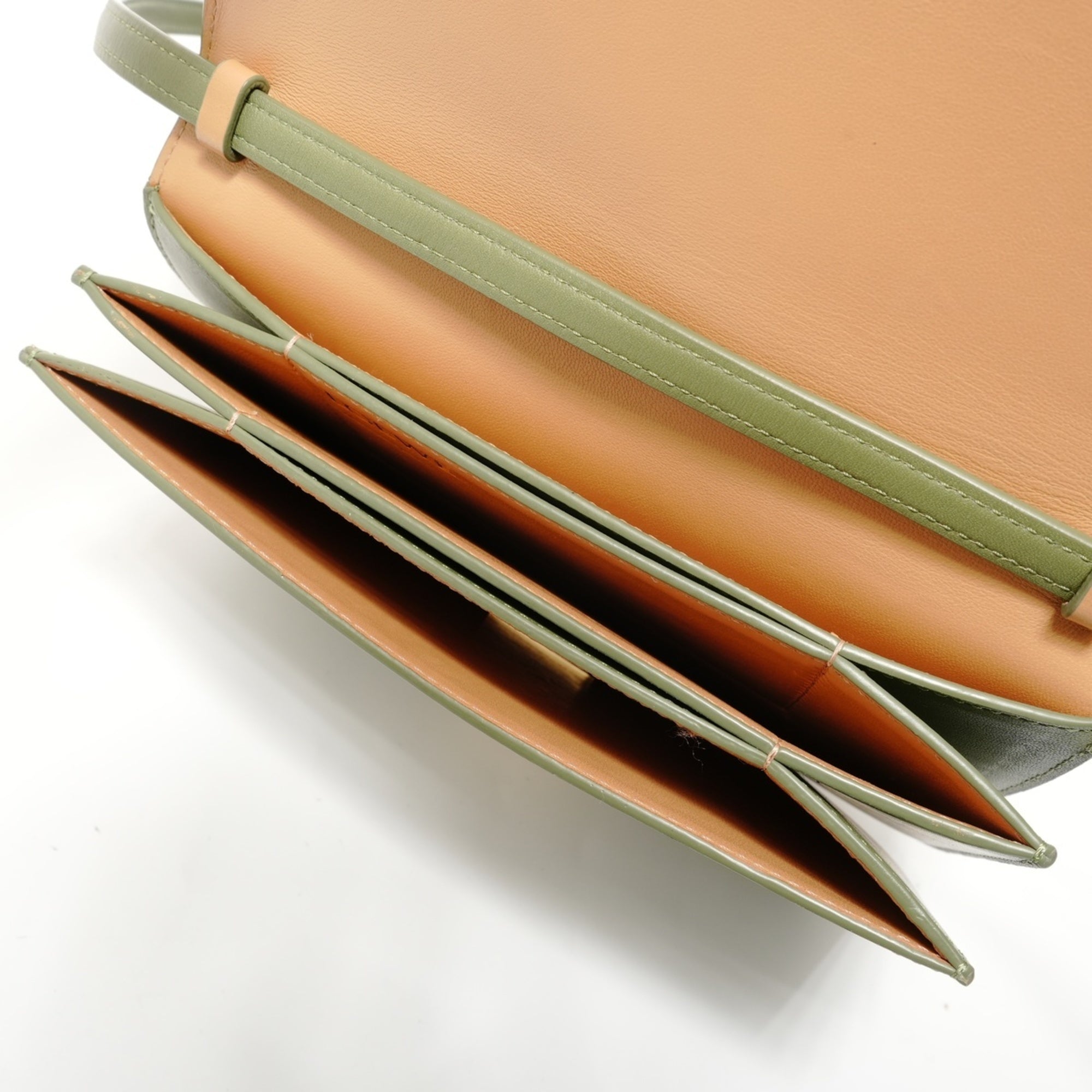 Loewe Green Shoulder Bag (Pre-Owned)