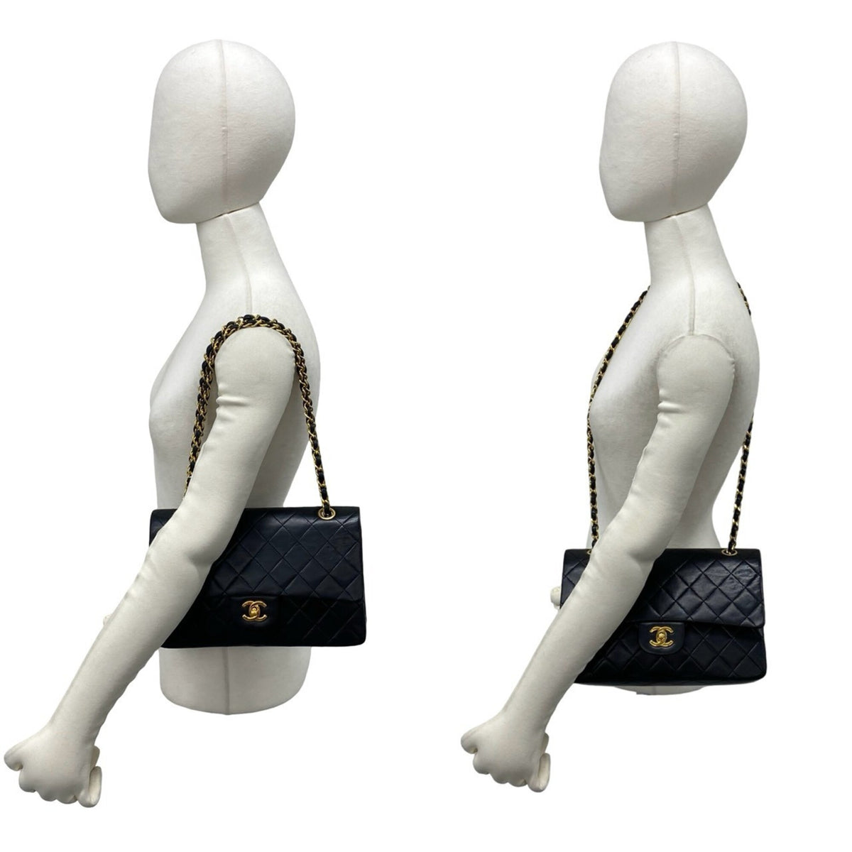 Chanel Black Leather Shoulder Bag (Pre-Owned)