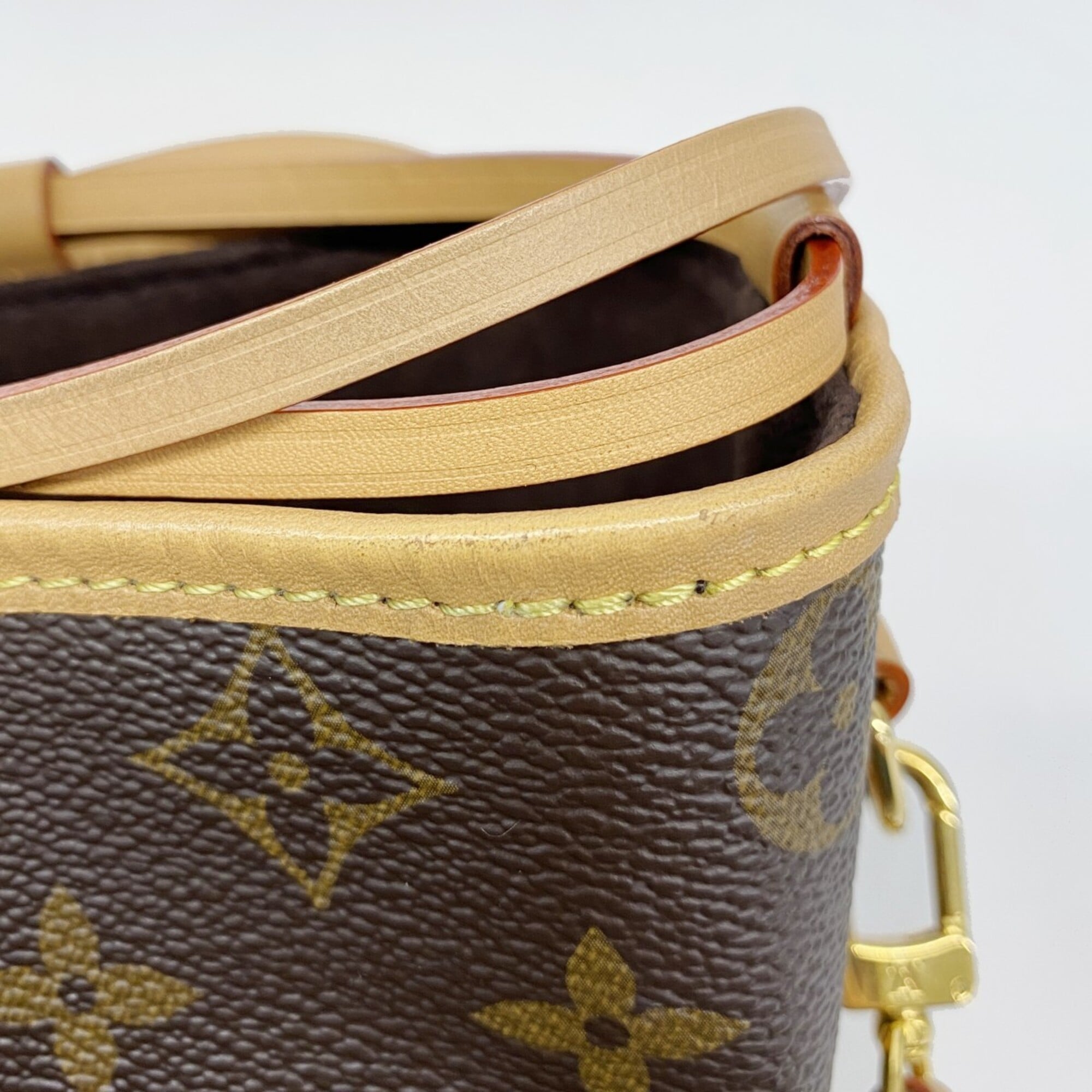 Louis Vuitton Brown Shoulder Bag (Pre-Owned)