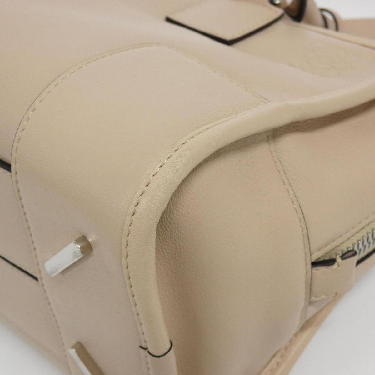 Loewe Beige Leather Handbag (Pre-Owned)