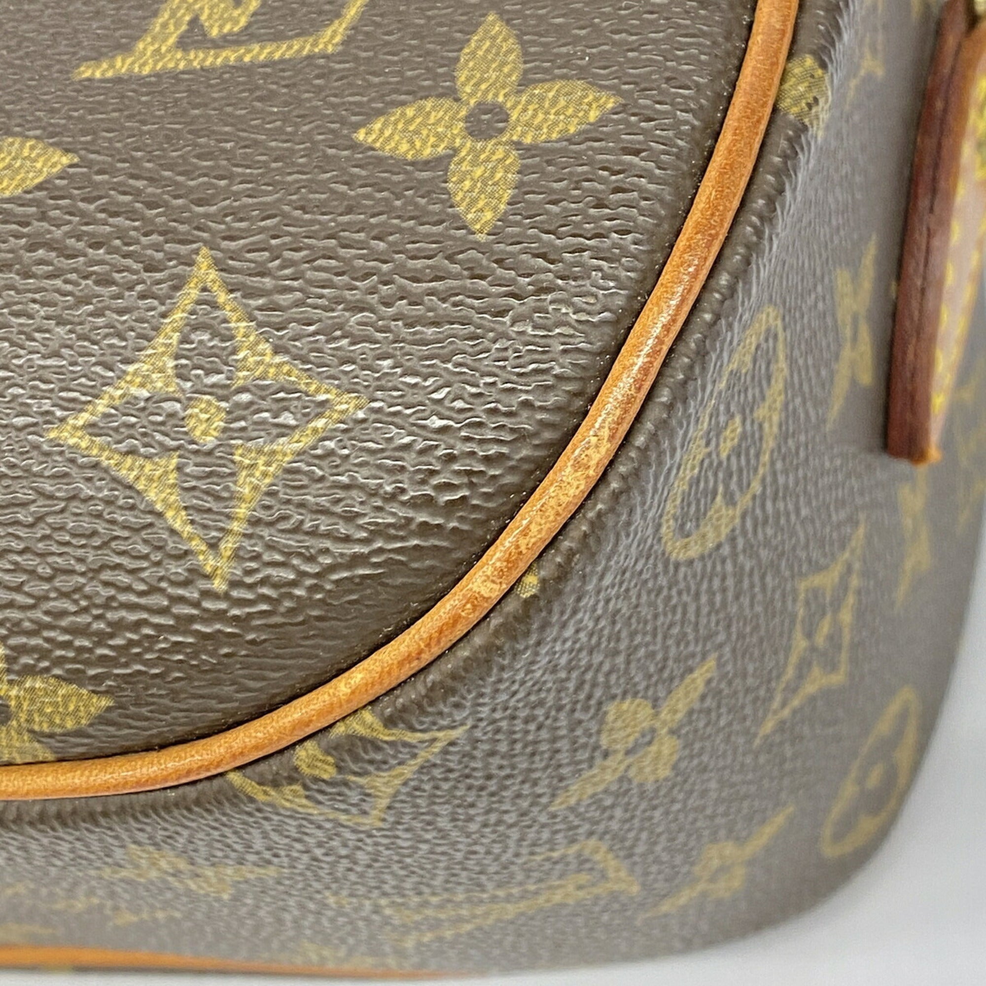 Louis Vuitton Brown Shoulder Bag (Pre-Owned)
