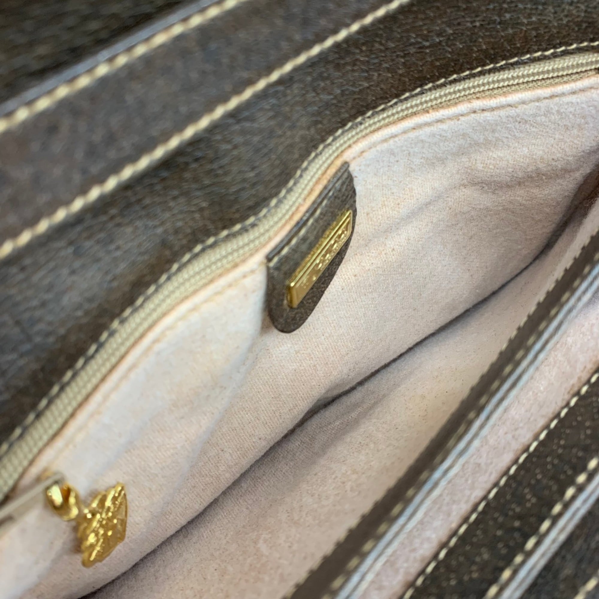 Gucci Brown Gg Supreme Shoulder Bag (Pre-Owned)