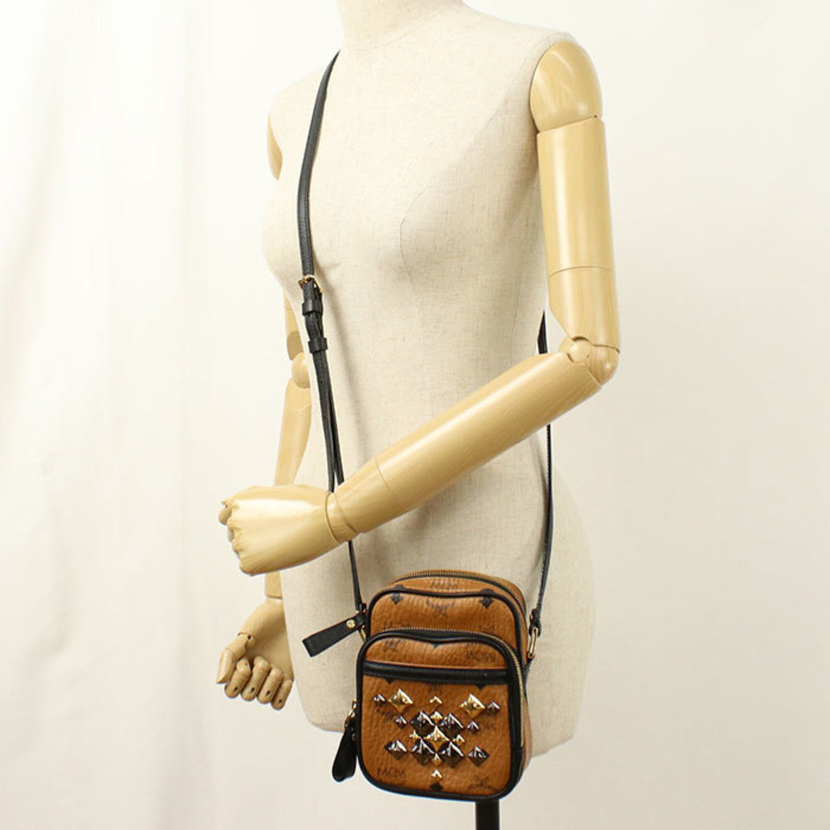 Mcm Brown Canvas Shoulder Bag (Pre-Owned)