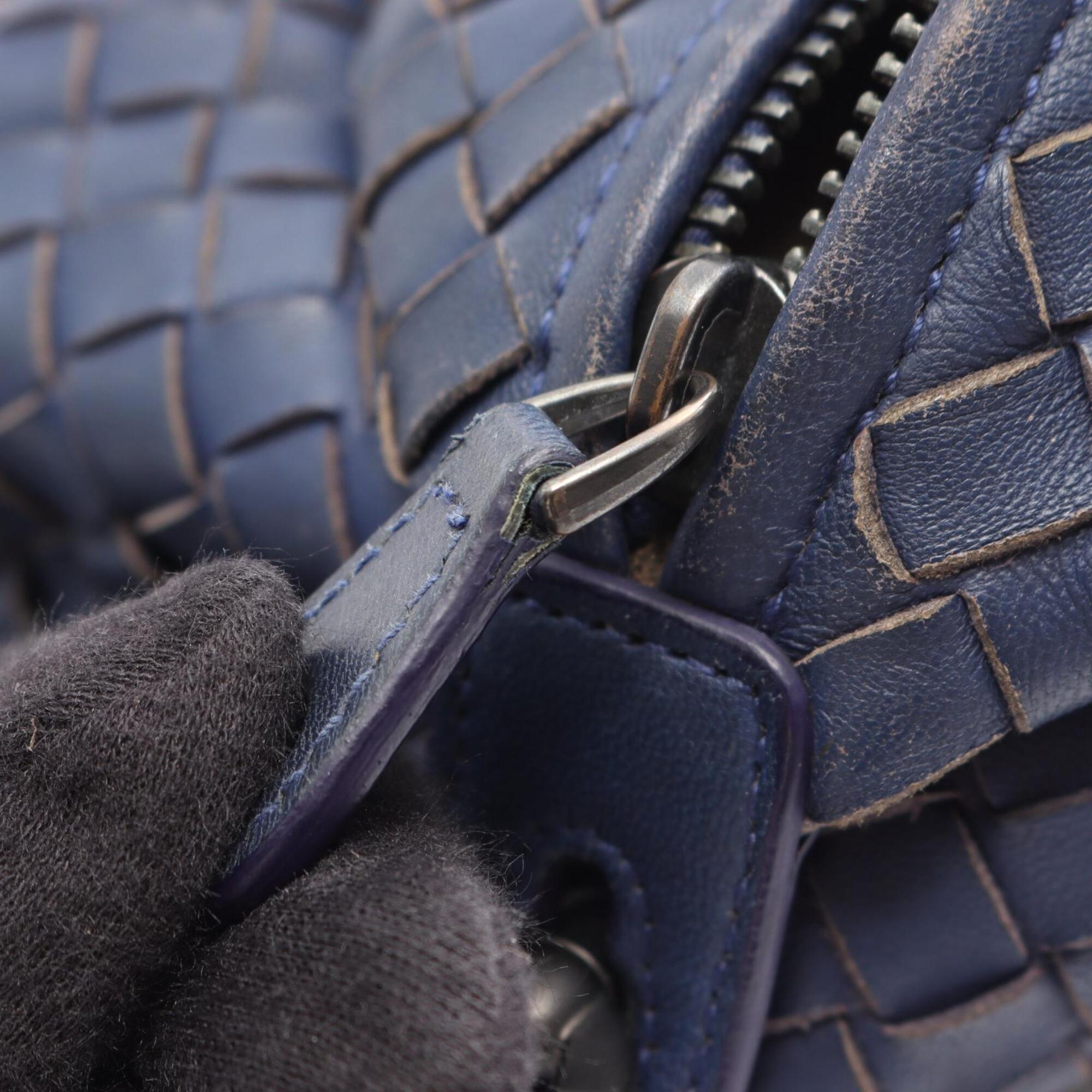 Bottega Veneta Navy Leather Handbag (Pre-Owned)