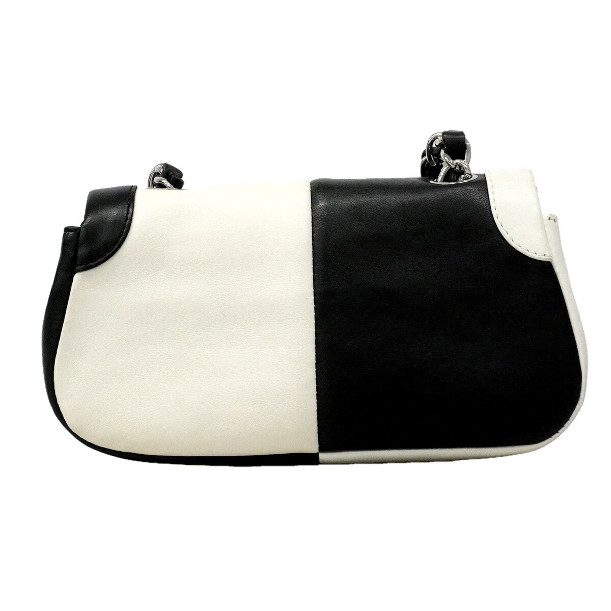 Chanel Black White Leather Shoulder Bag (Pre-Owned)