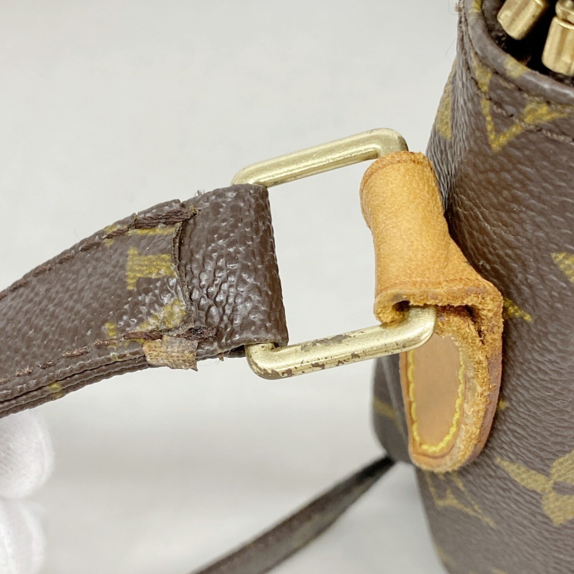 Louis Vuitton Brown Shoulder Bag (Pre-Owned)