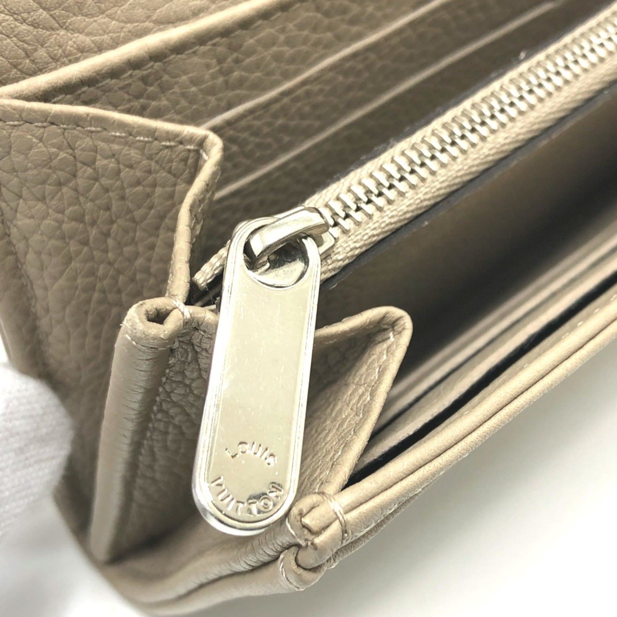 Louis Vuitton Beige Other Wallet (Bi-Fold) (Pre-Owned)