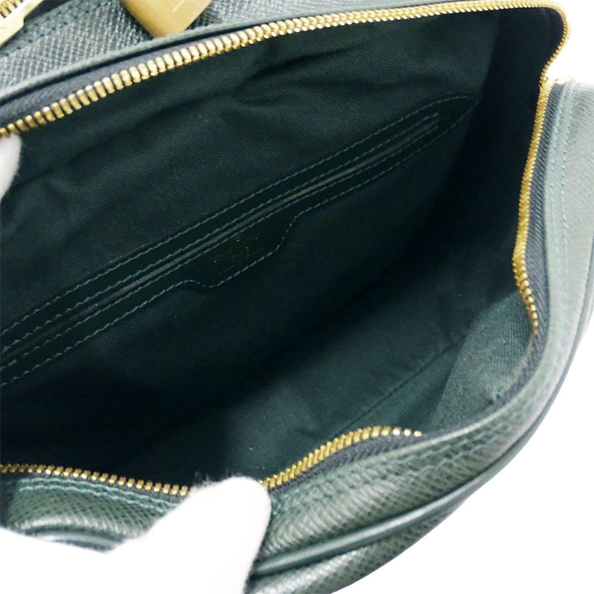 Louis Vuitton Taiga Episea Taiga Leather Shoulder Bag (Pre-Owned)