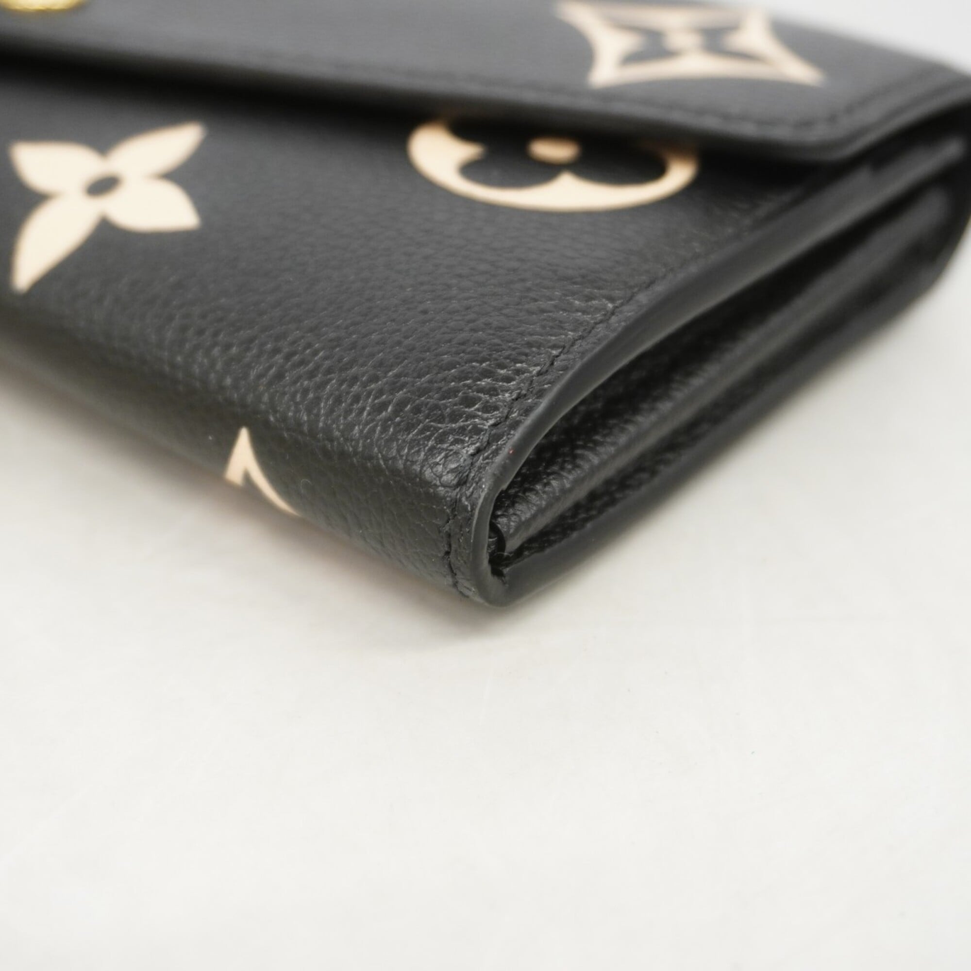 Louis Vuitton Beige Black Long Wallet (Bi-Fold) (Pre-Owned)