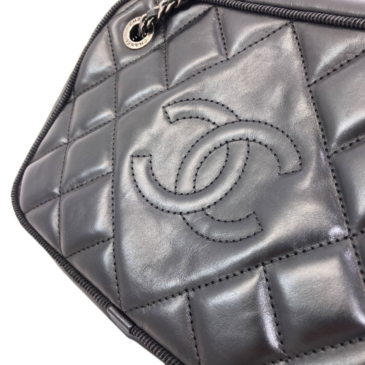 Chanel Black Leather Shoulder Bag (Pre-Owned)