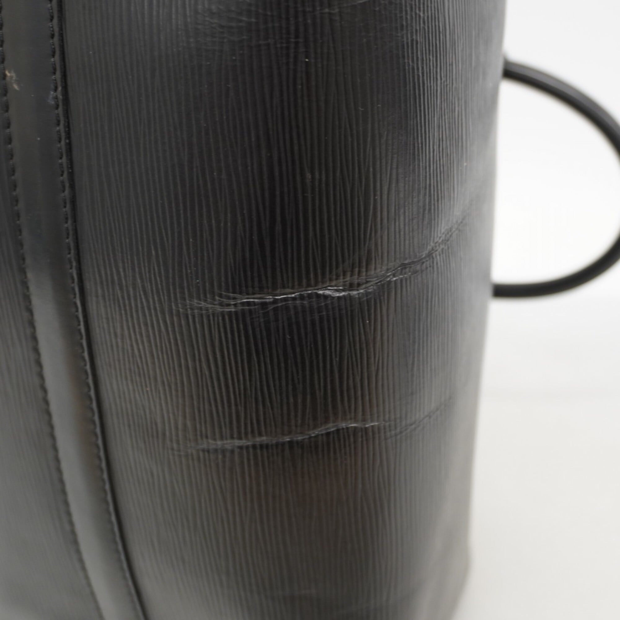 Louis Vuitton Noir Handbag (Pre-Owned)