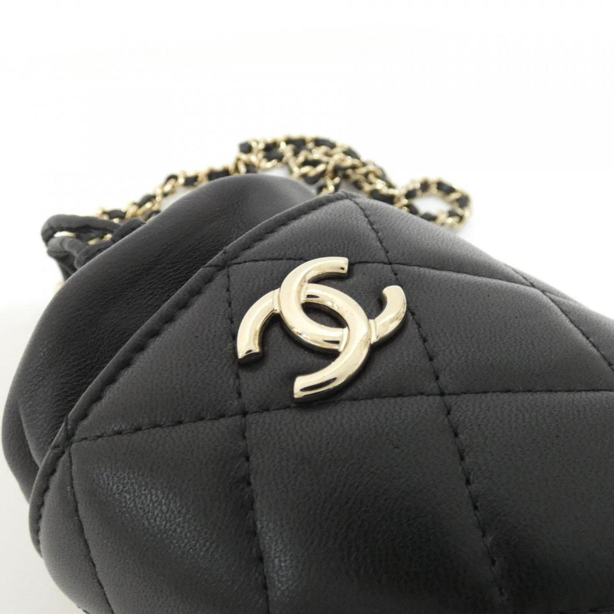 Chanel Black Leather Shoulder Bag (Pre-Owned)