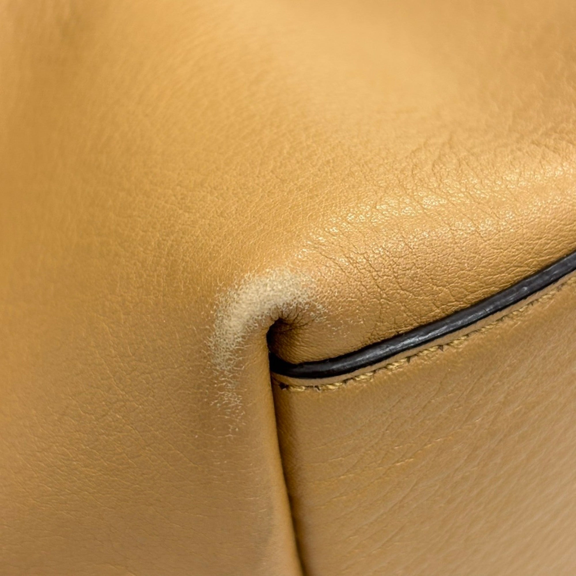 Coach Beige Leather Shoulder Bag (Pre-Owned)