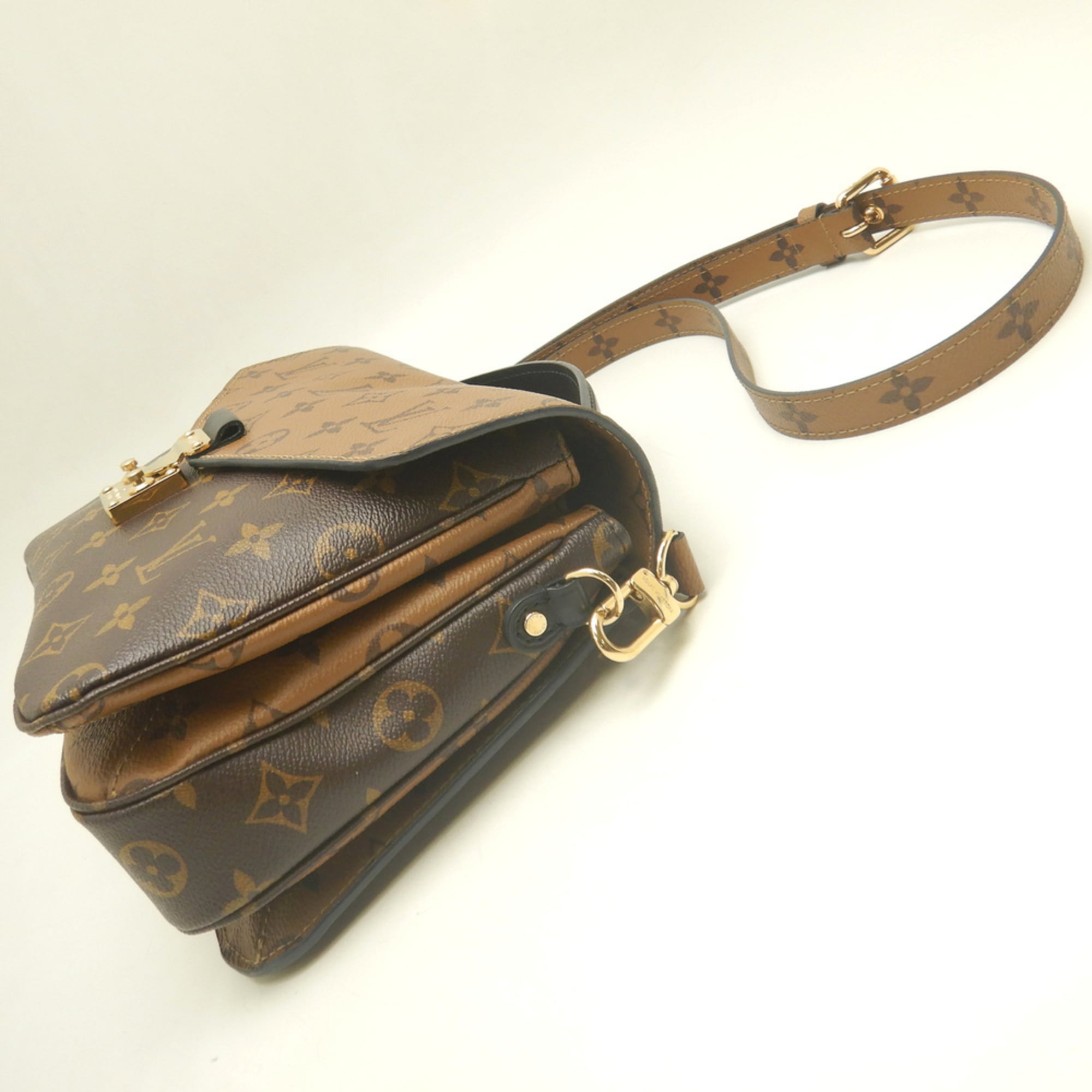 Louis Vuitton Brown Monogram Reverse Monogram Reverse Handbag (Pre-Owned)