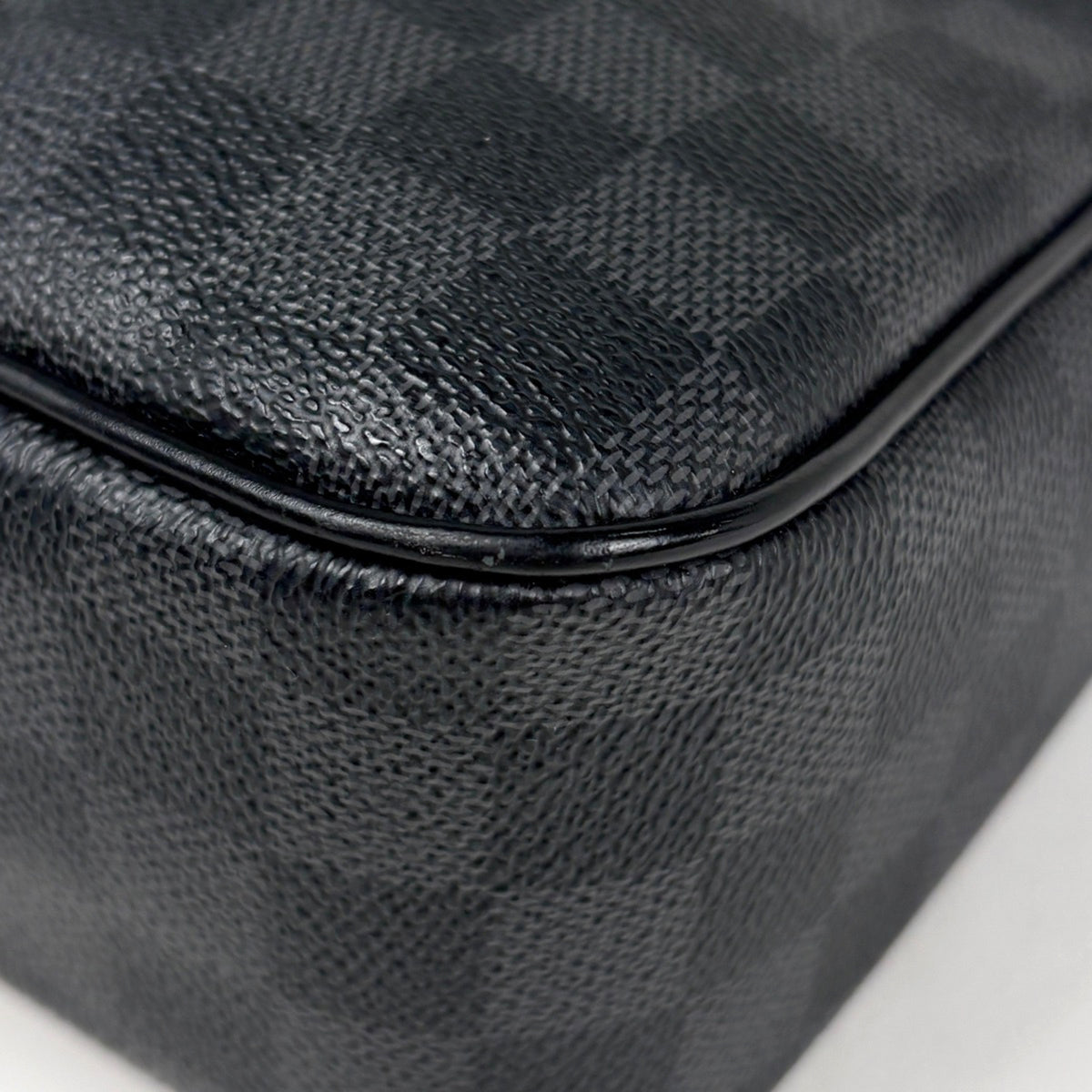 Louis Vuitton Black Damier Graphite Messenger Bag Shoulder Bag (Pre-Owned)