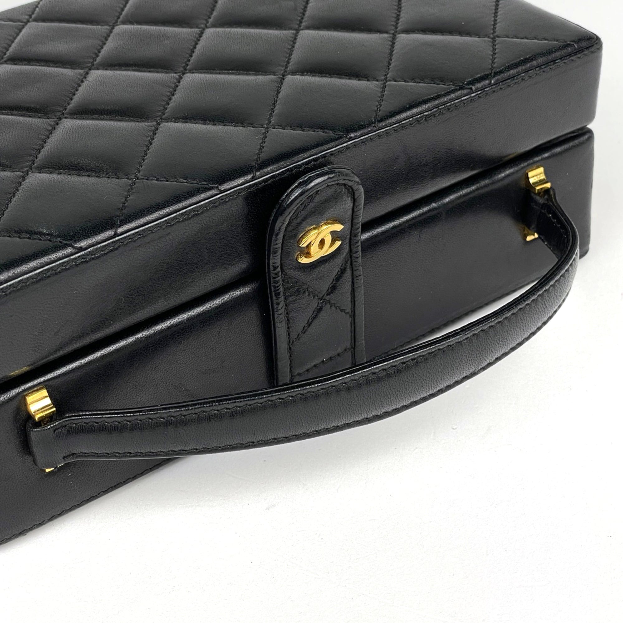 Chanel Black Leather Handbag Shoulder Bag (Pre-Owned)