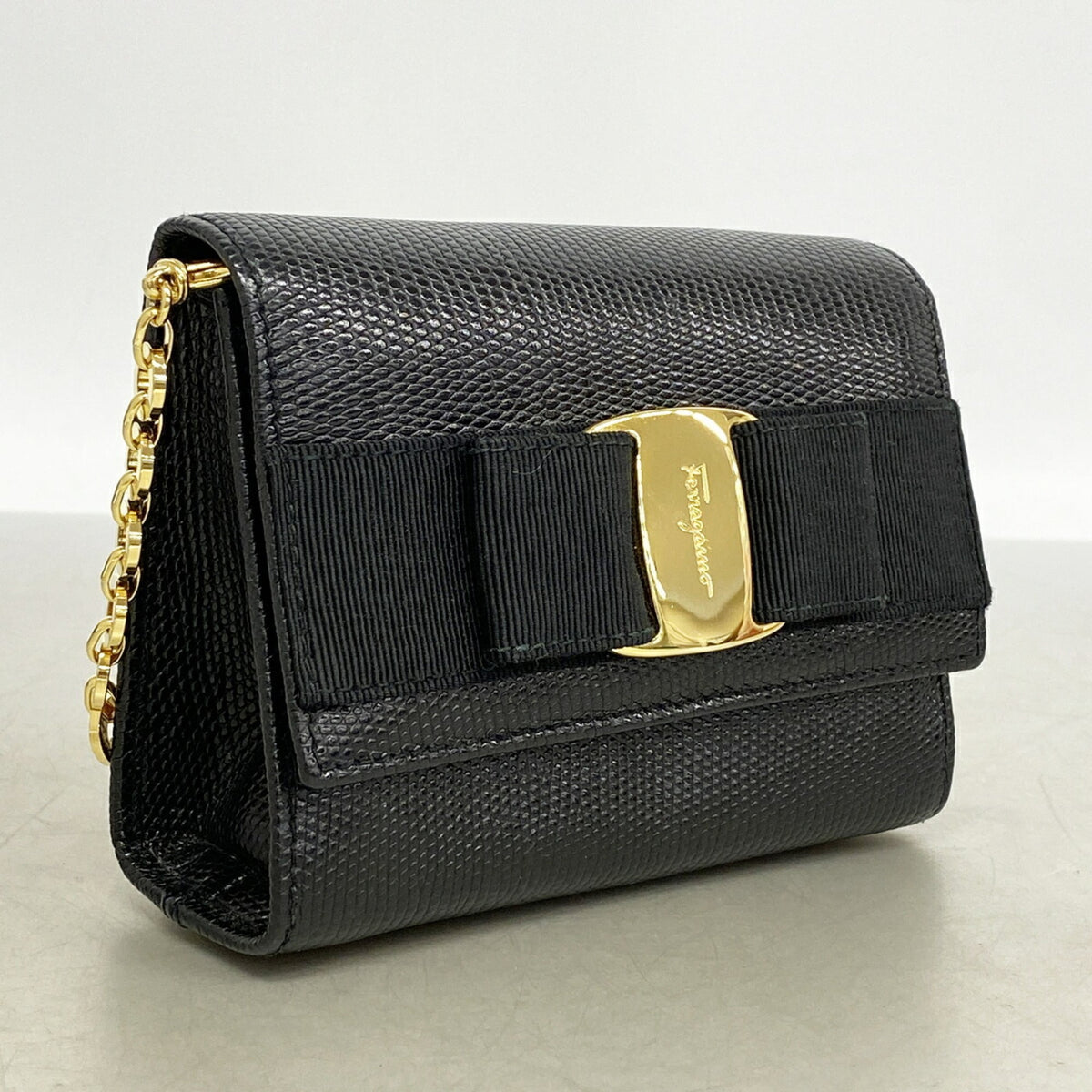 Salvatore Ferragamo Black Leather Shoulder Bag (Pre-Owned)