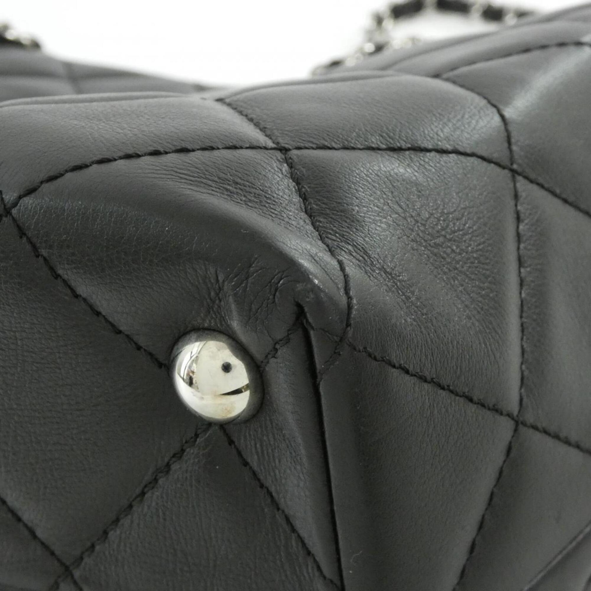 Chanel Black Leather Shoulder Bag (Pre-Owned)
