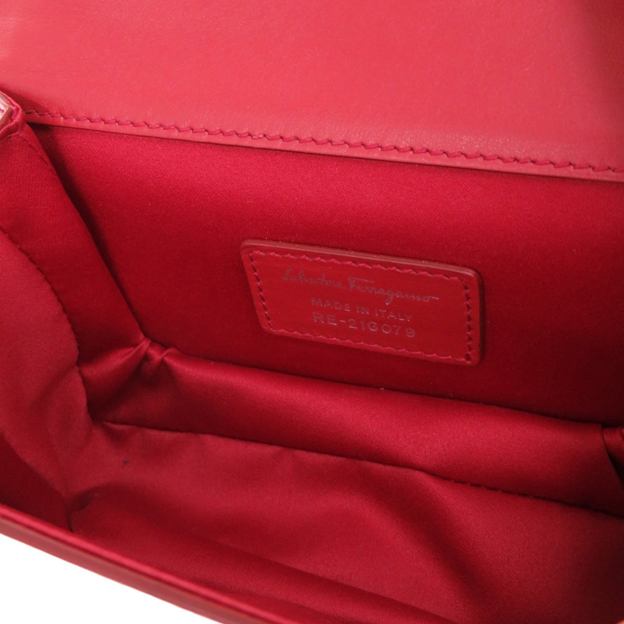 Salvatore Ferragamo Red Color Leather Shoulder Bag (Pre-Owned)