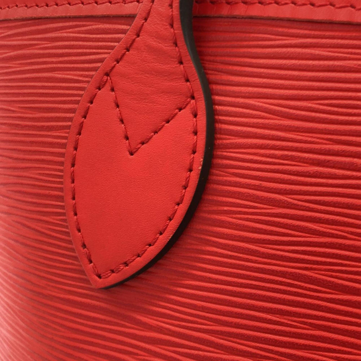 Louis Vuitton Carmine Red Color Leather Handbag (Pre-Owned)