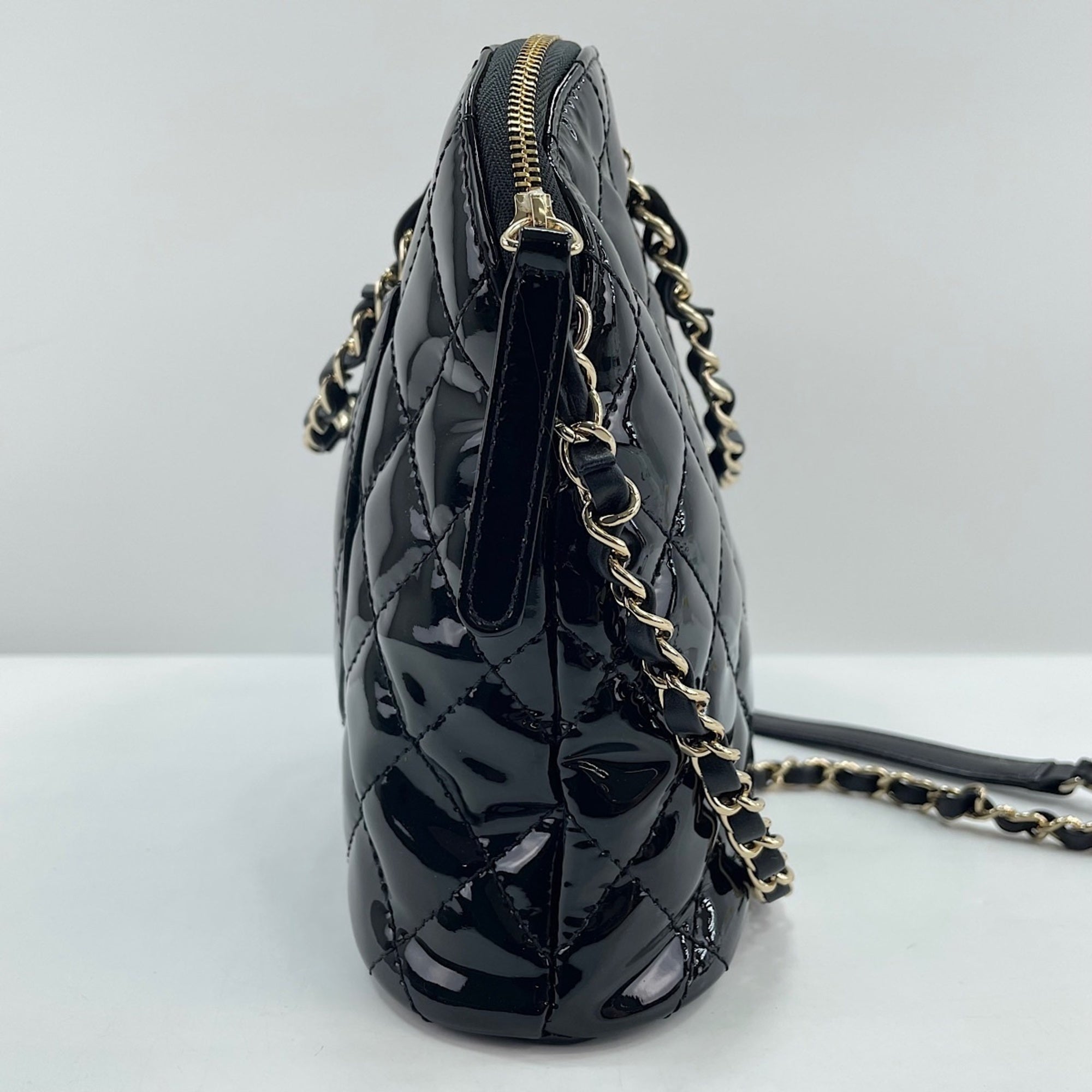 Chanel Black Handbag (Pre-Owned)