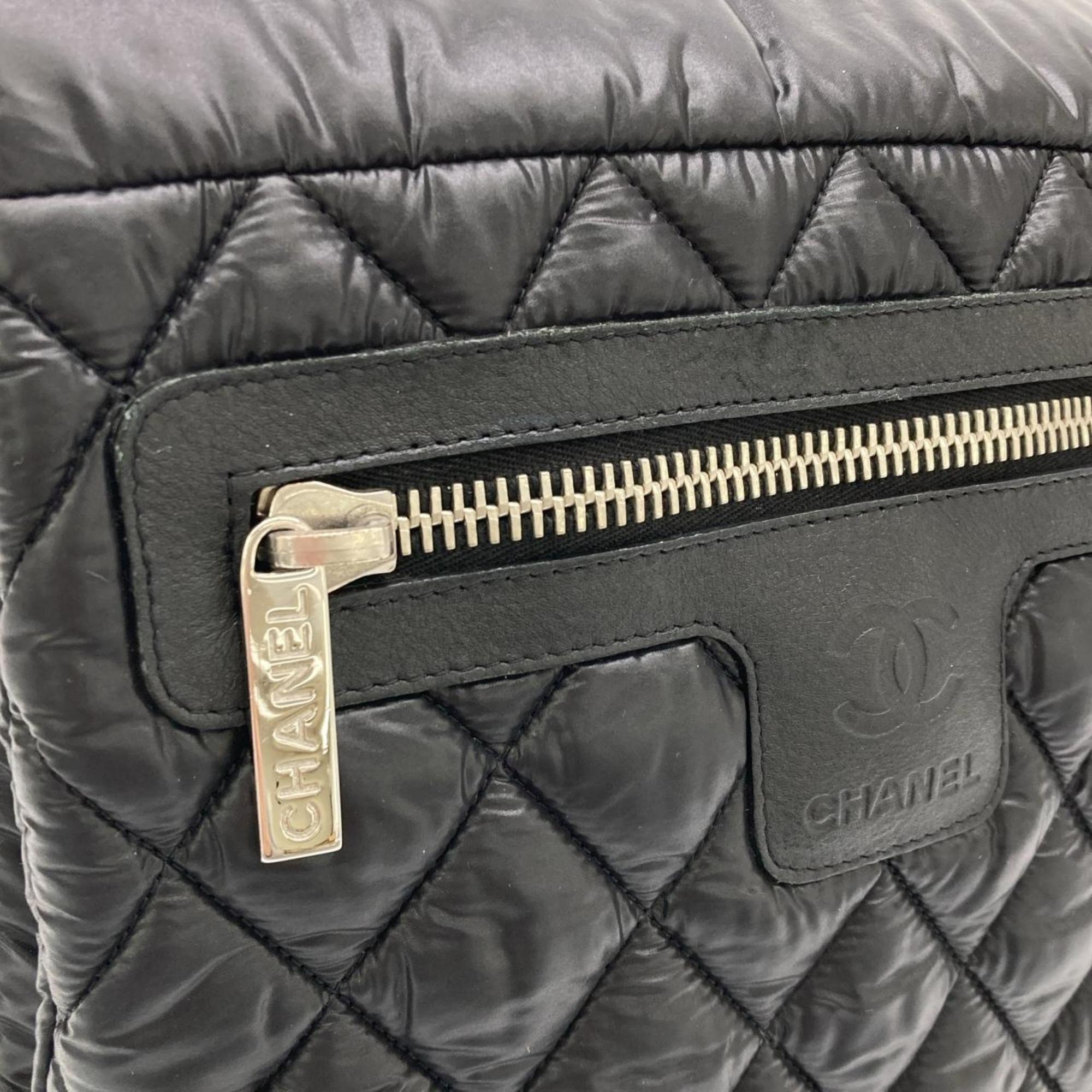 Chanel Black Nylon Shoulder Bag (Pre-Owned)