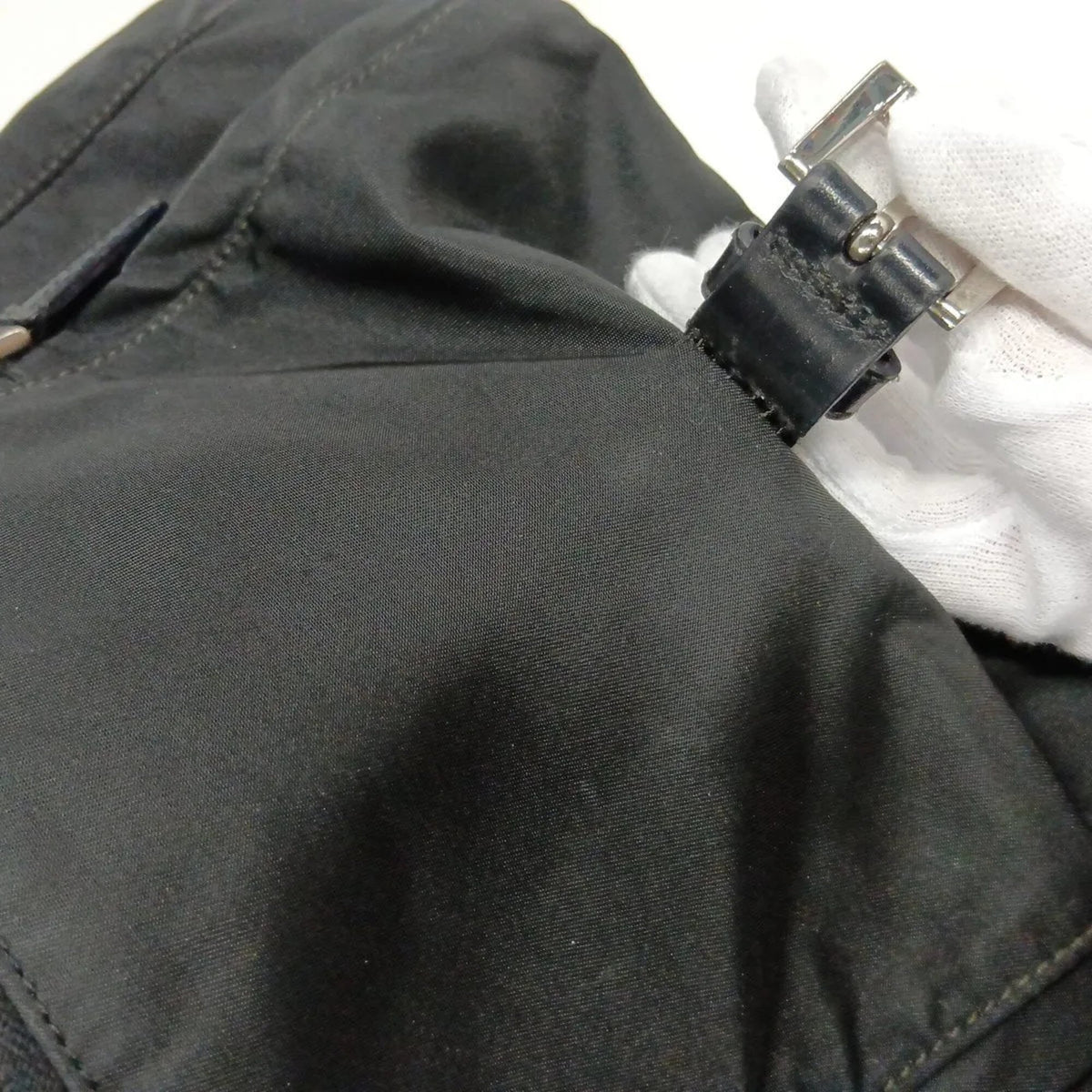 Prada Black Leather Nylon Messenger Bag Shoulder Bag (Pre-Owned)