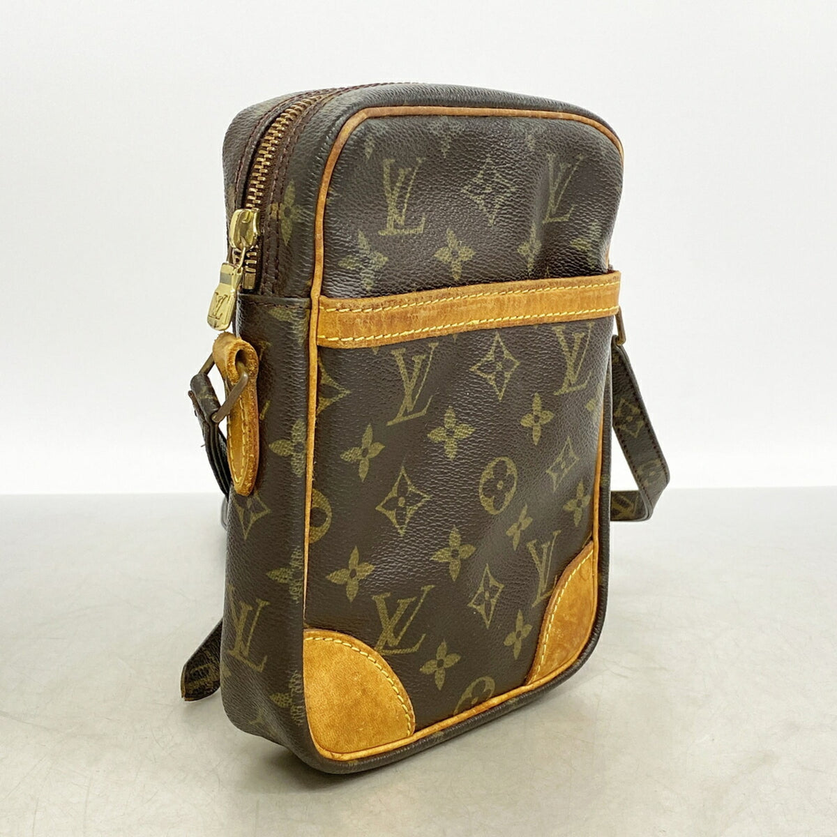 Louis Vuitton Brown Shoulder Bag (Pre-Owned)