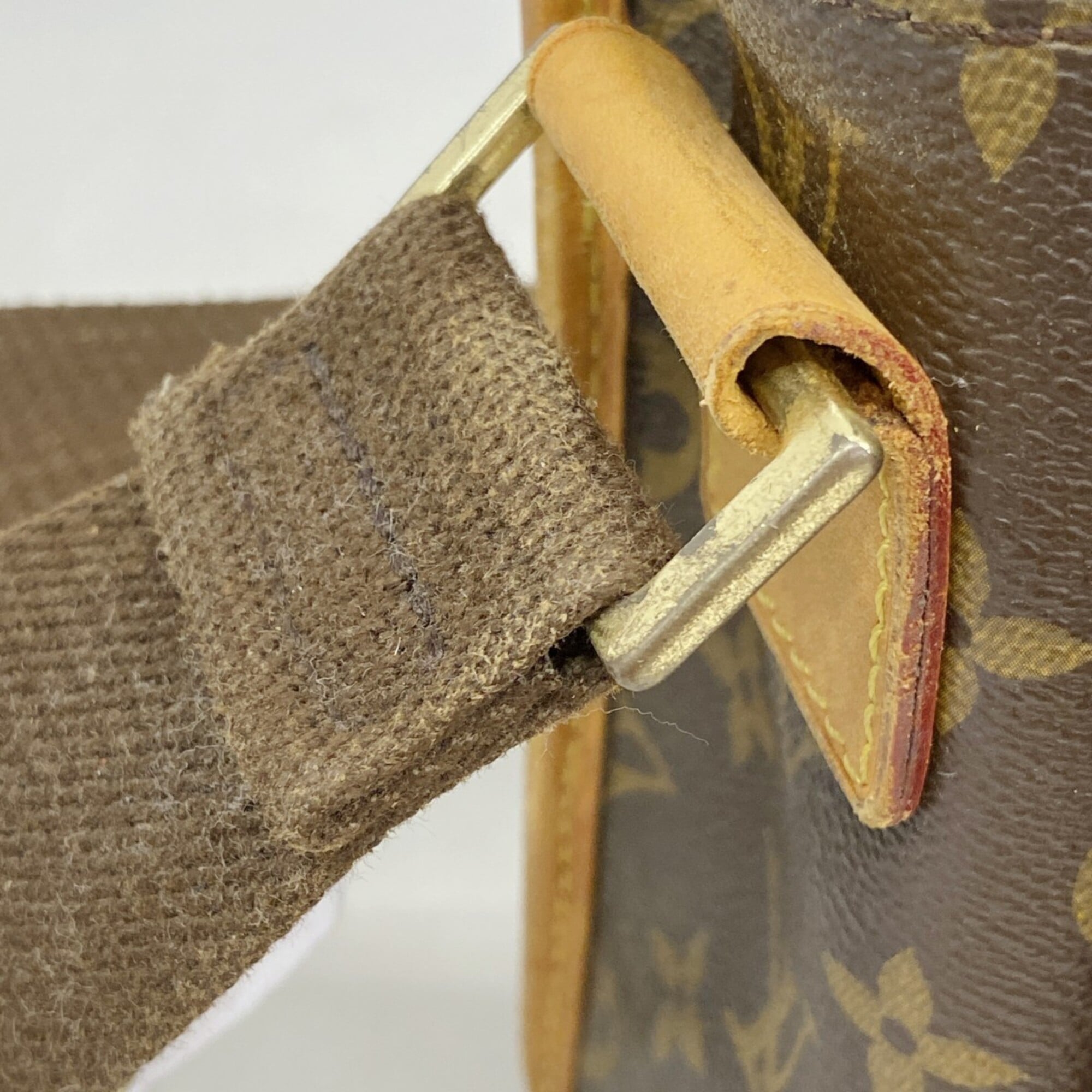 Louis Vuitton Brown Shoulder Bag (Pre-Owned)
