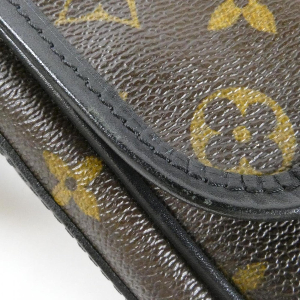 Louis Vuitton Marron Coated Canvas Shoulder Bag (Pre-Owned)