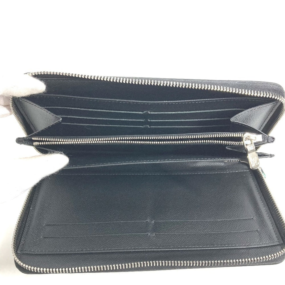Louis Vuitton Black Taiga Leather Long Wallet (Bi-Fold) (Pre-Owned)