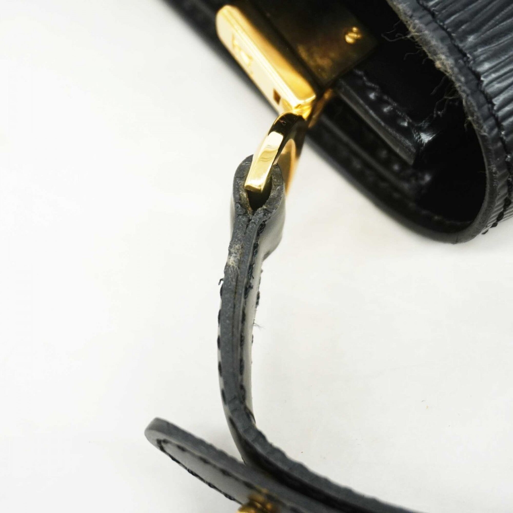 Louis Vuitton Noir Shoulder Bag (Pre-Owned)