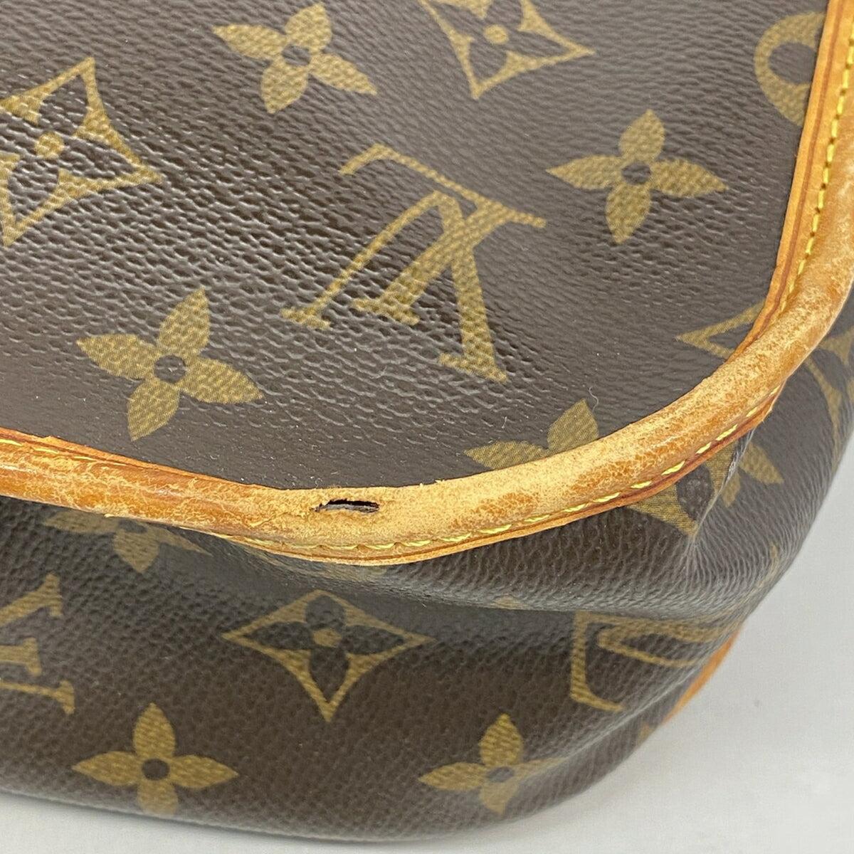 Louis Vuitton Brown Shoulder Bag (Pre-Owned)