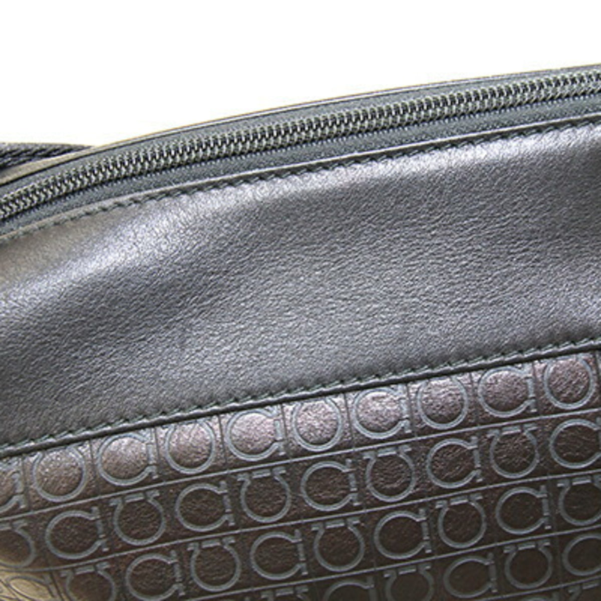 Salvatore Ferragamo Black Leather Shoulder Bag (Pre-Owned)