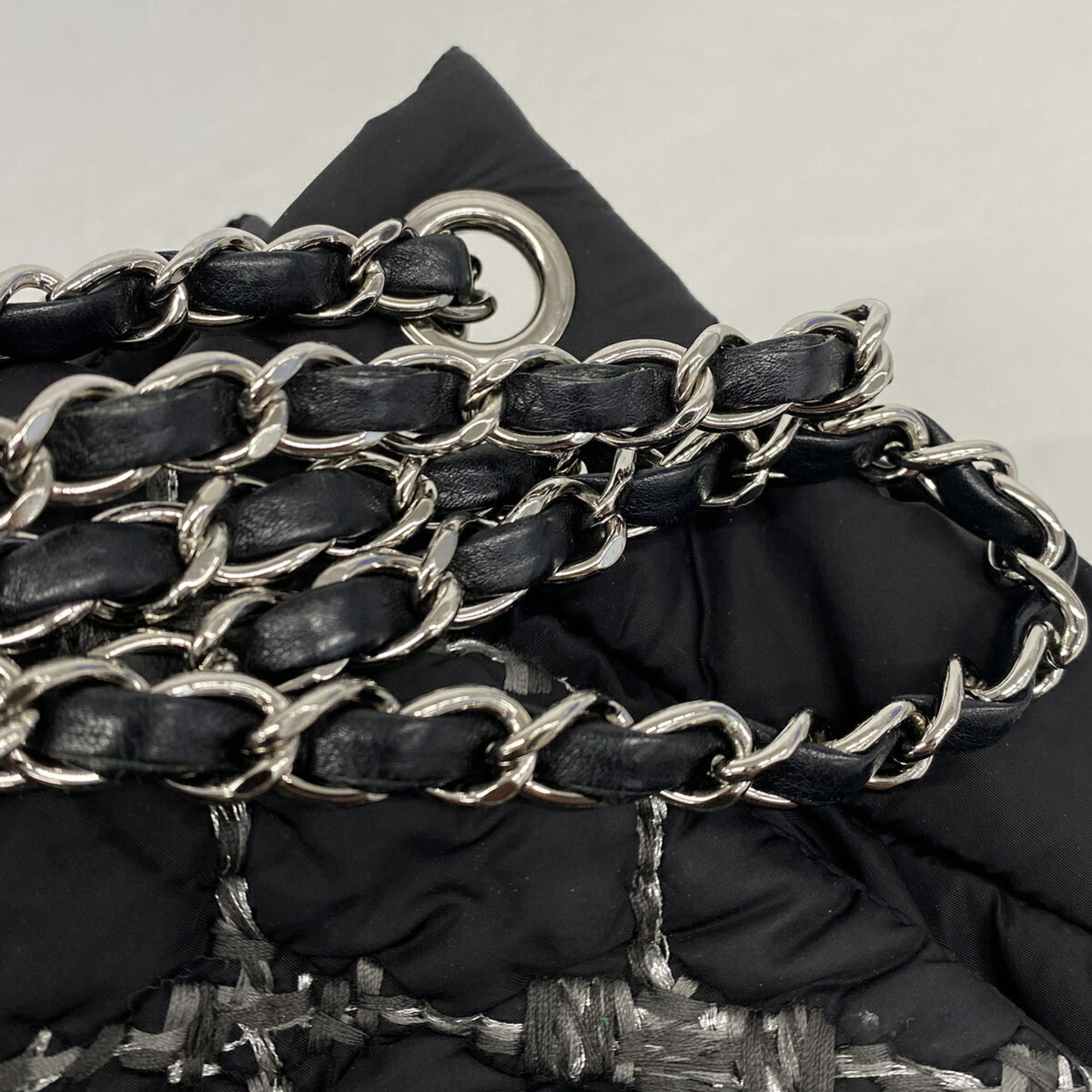 Chanel Black Nylon Shoulder Bag (Pre-Owned)