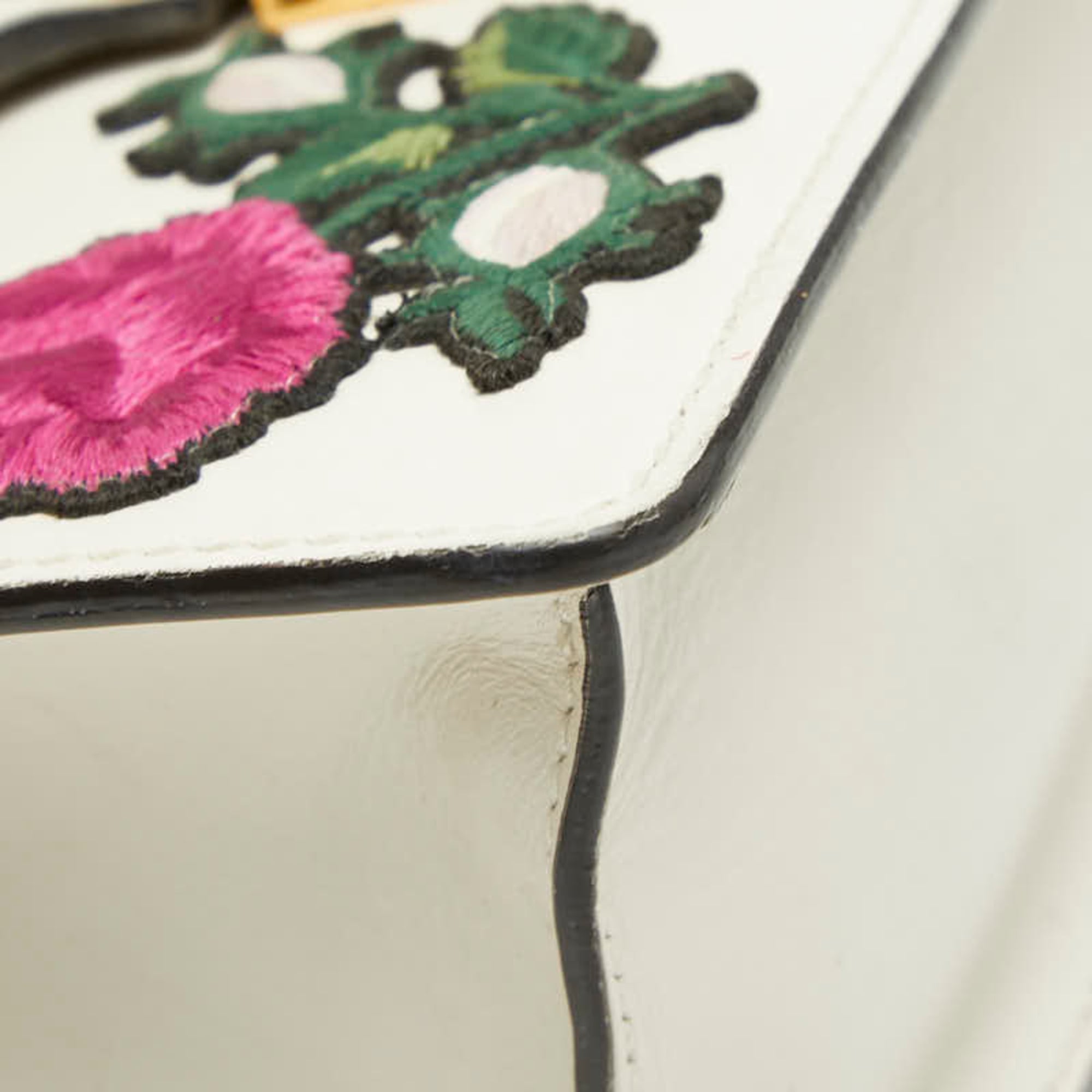 Gucci White Leather Handbag Shoulder Bag (Pre-Owned)