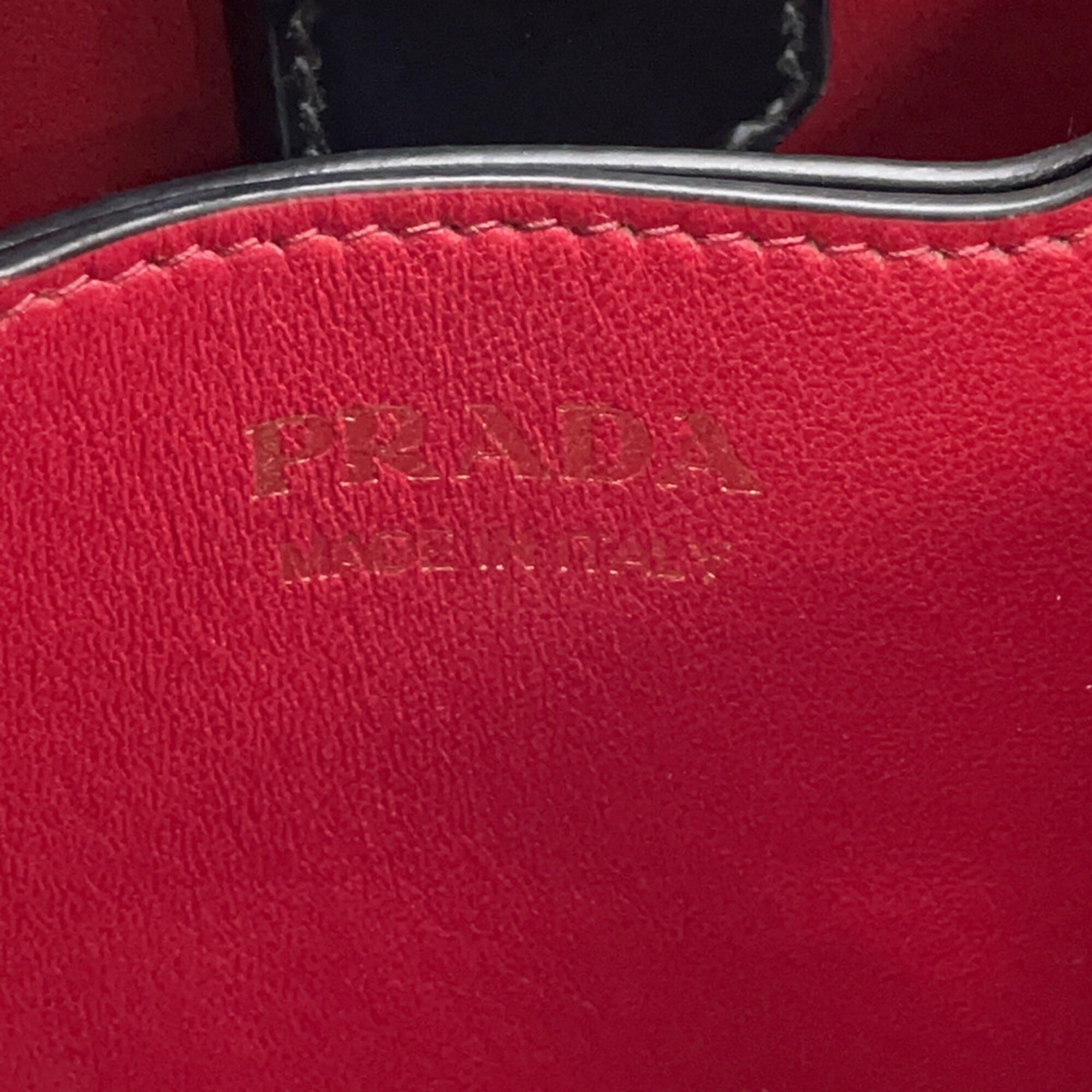 Prada Black Leather Handbag Shoulder Bag (Pre-Owned)