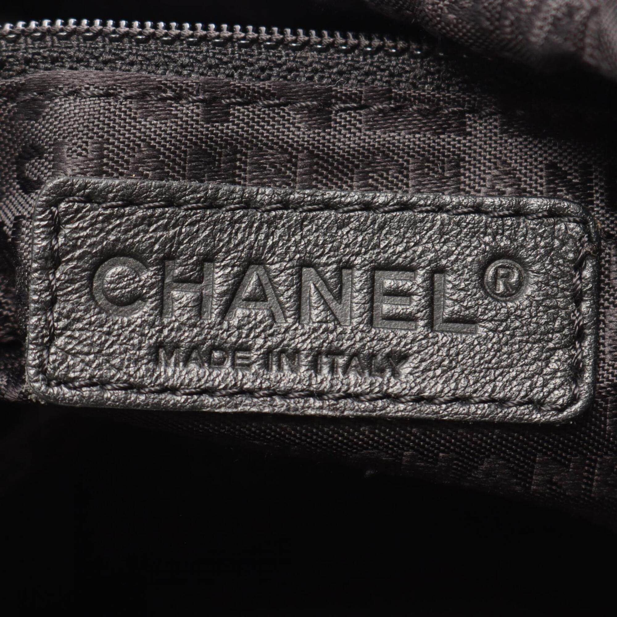 Chanel Black Leather Handbag (Pre-Owned)