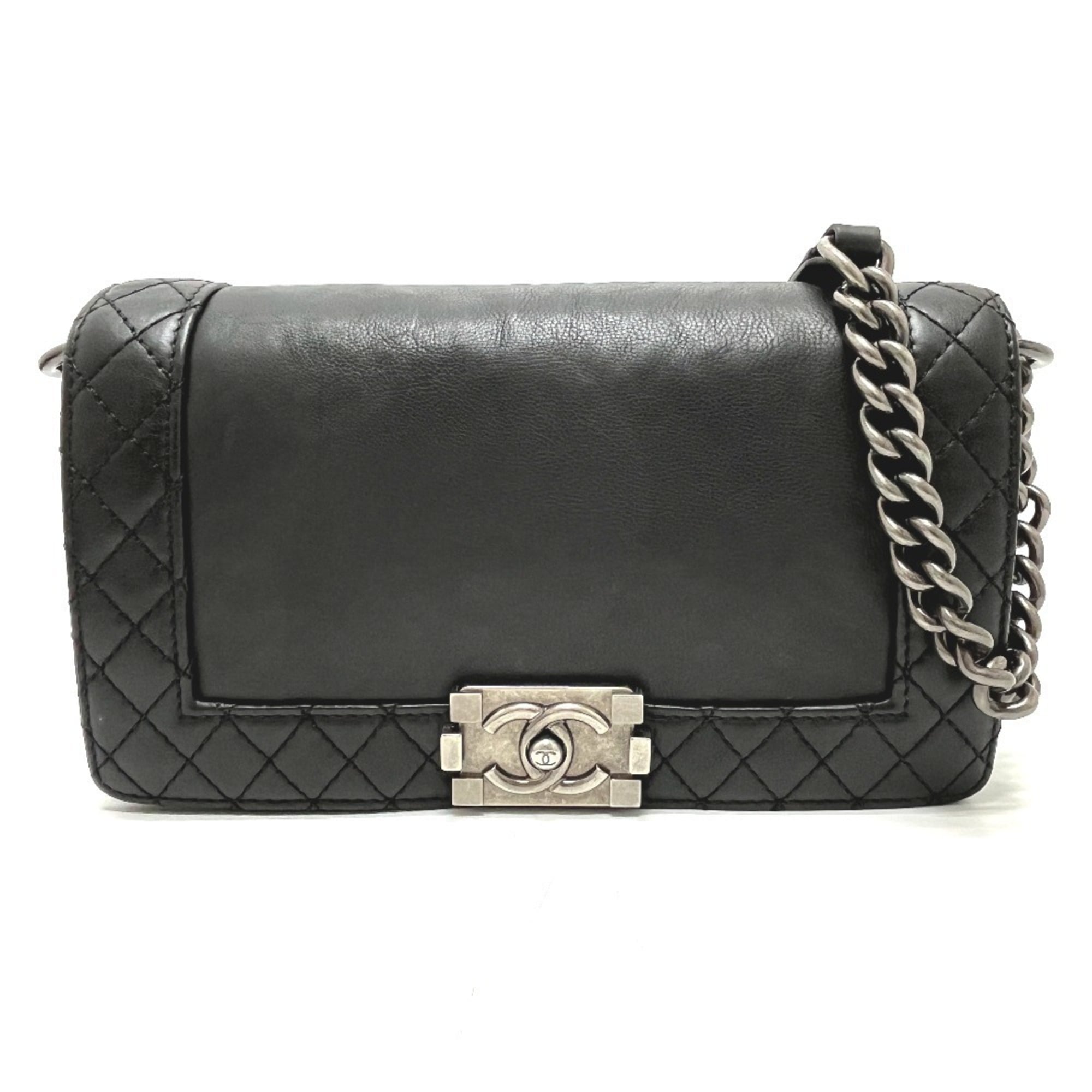 Chanel Boy Chanel Black Leather Shoulder Bag (Pre-Owned)