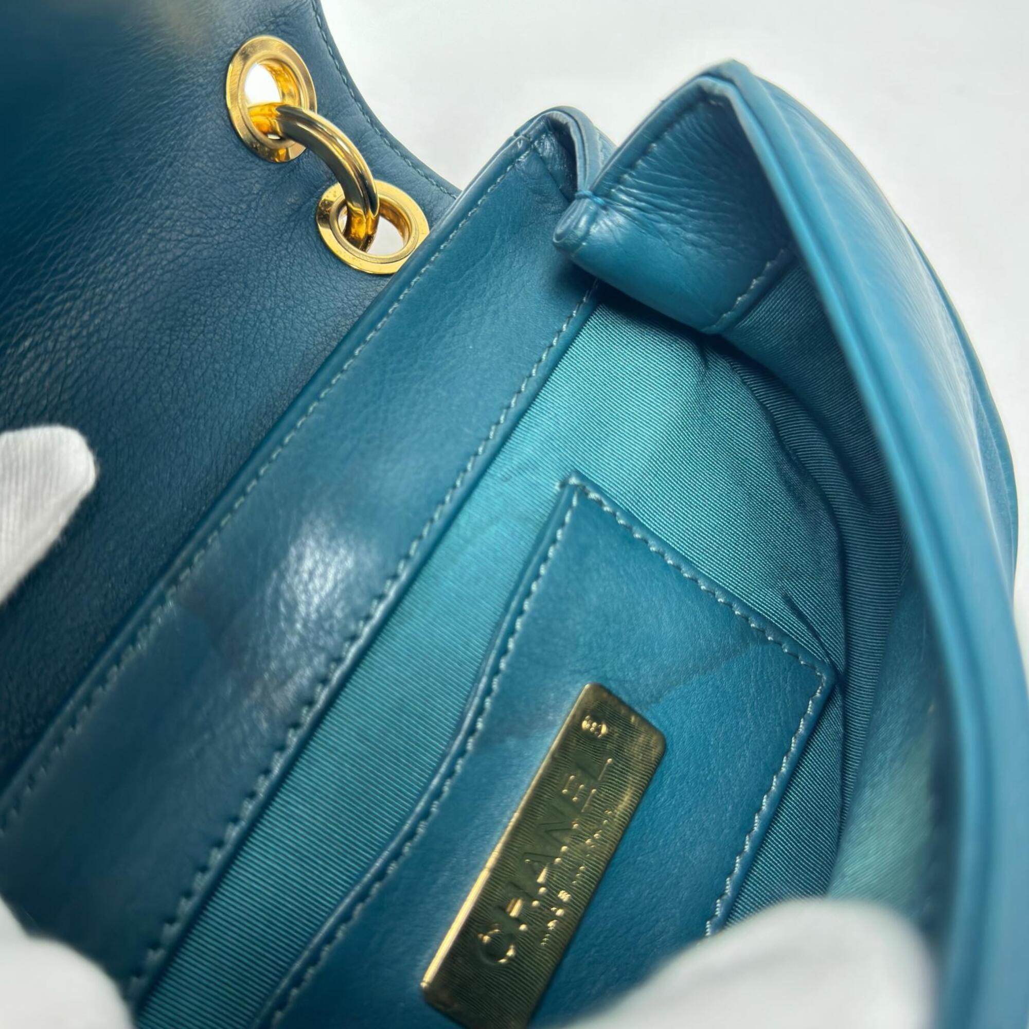 Chanel Green Leather Shoulder Bag (Pre-Owned)
