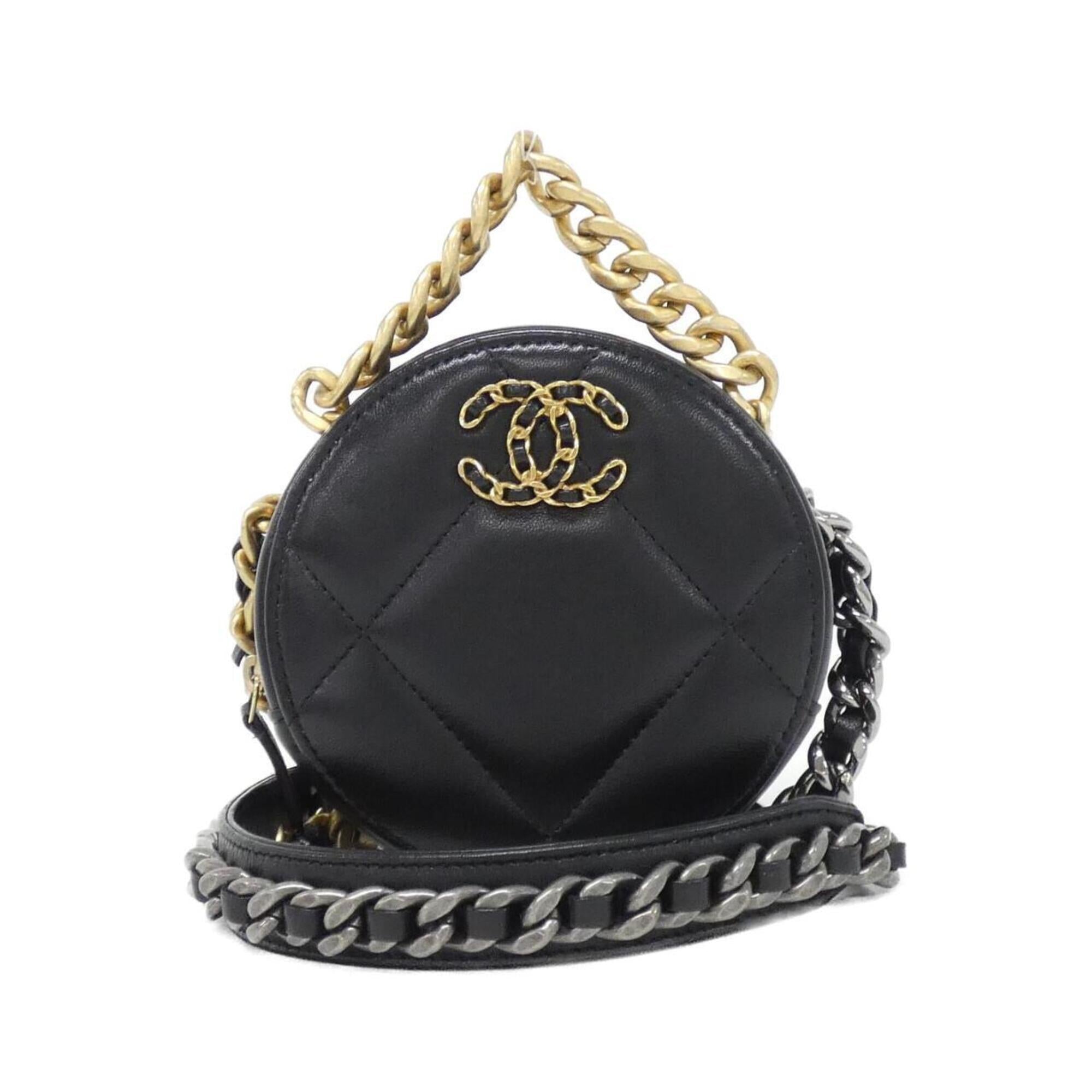 Chanel Black Leather Shoulder Bag (Pre-Owned)