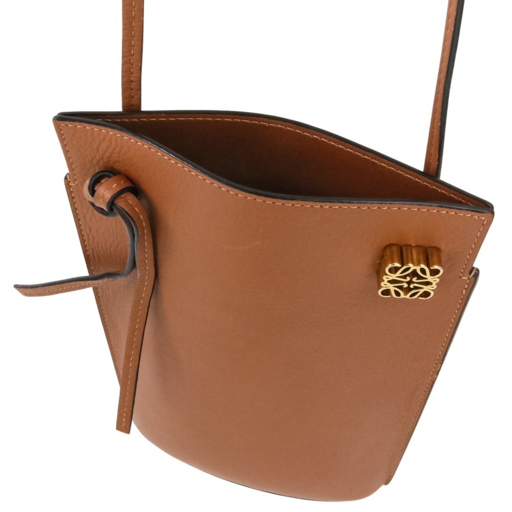Loewe Brown Shoulder Bag (Pre-Owned)
