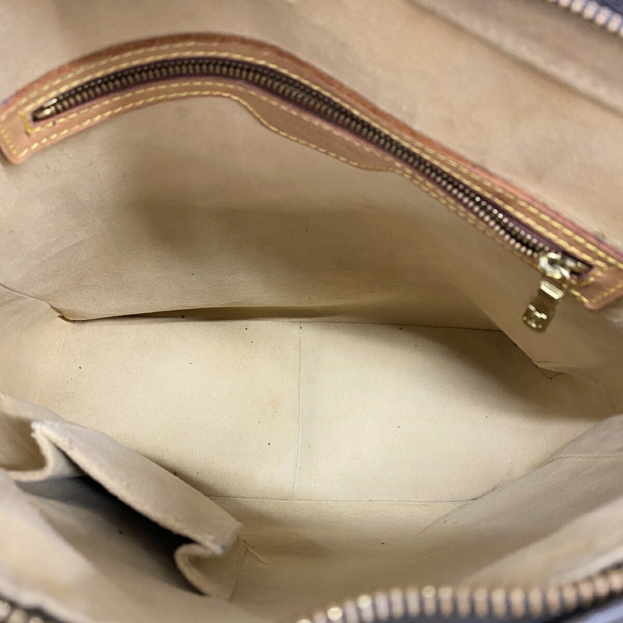 Louis Vuitton Brown Shoulder Bag (Pre-Owned)