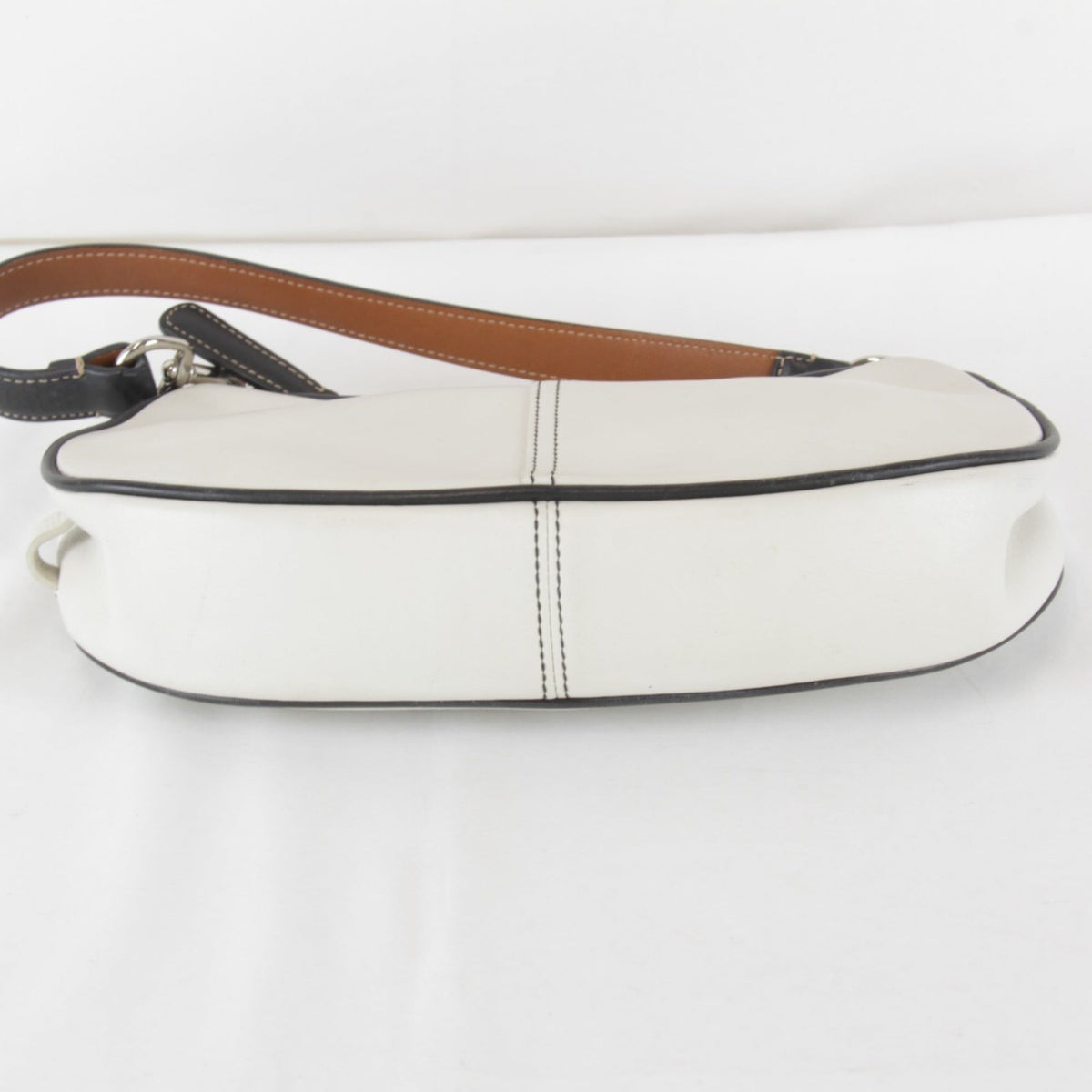 Coach White Leather Shoulder Bag (Pre-Owned)