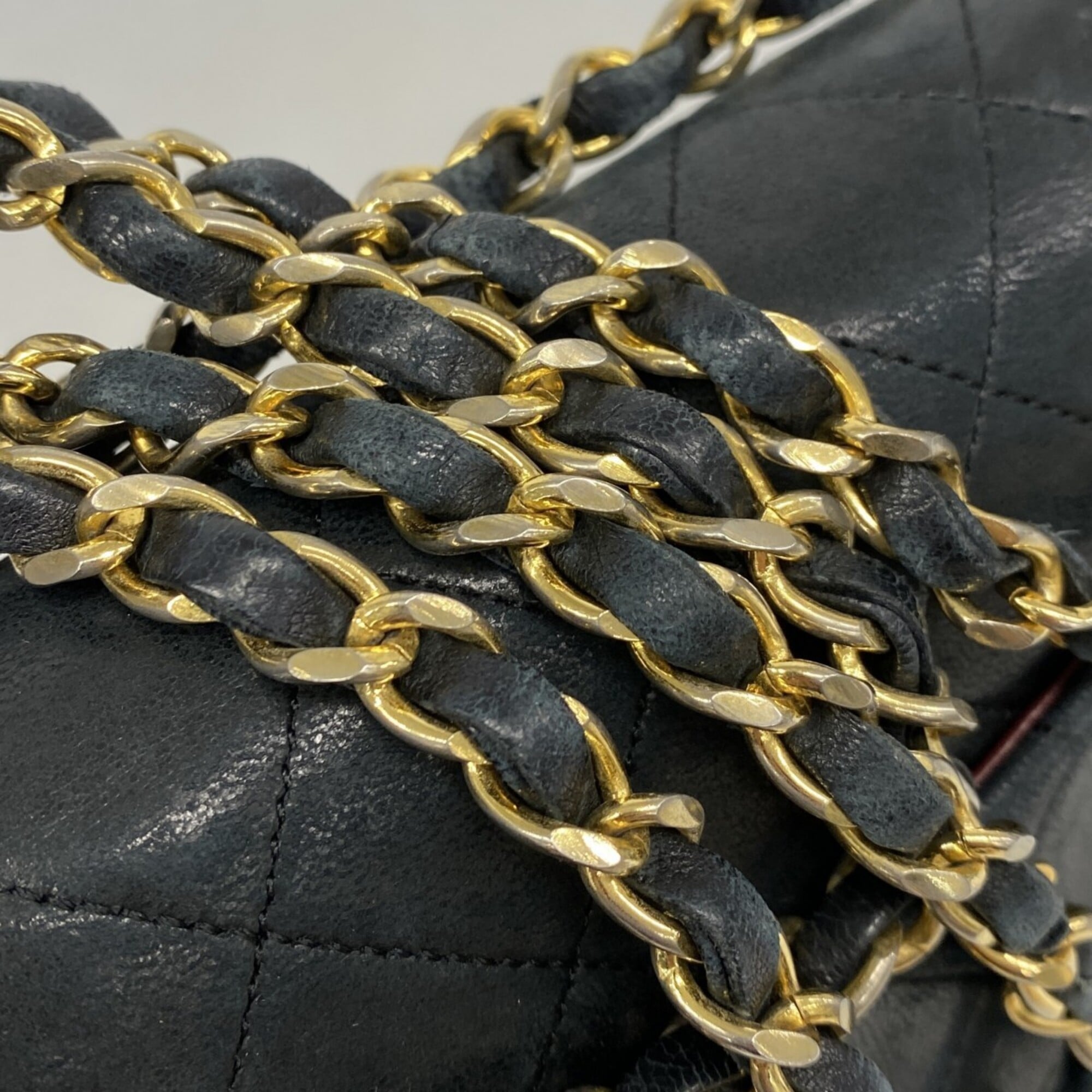 Chanel Black Leather Shoulder Bag (Pre-Owned)