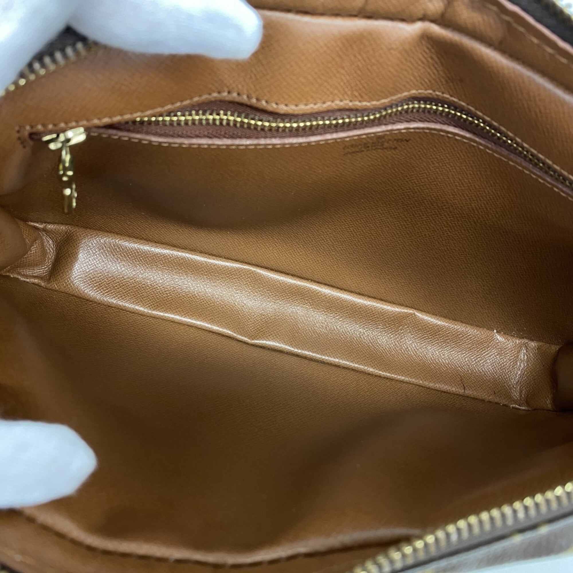 Louis Vuitton Brown Clutch Bag (Pre-Owned)
