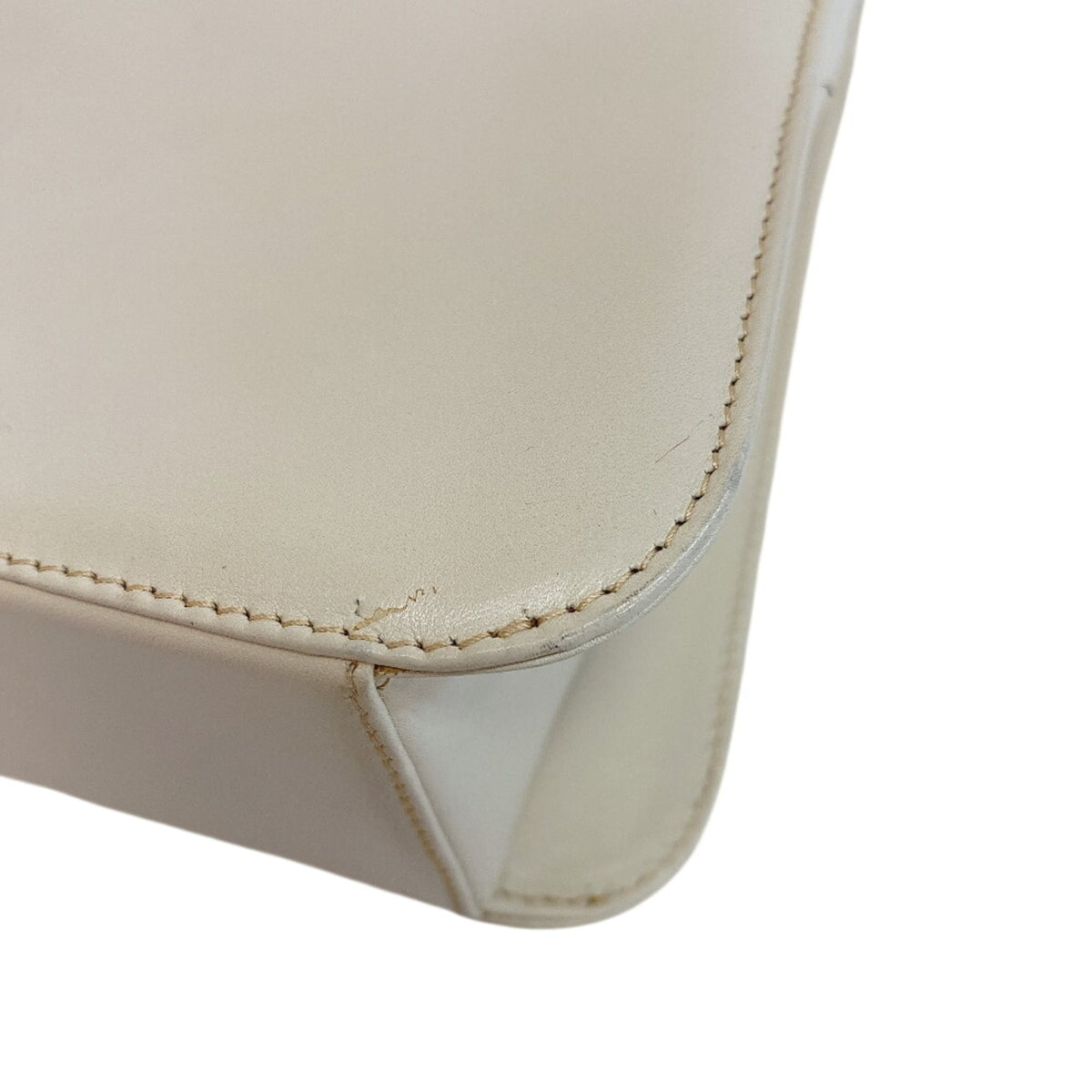 Salvatore Ferragamo Ivory White Leather Shoulder Bag (Pre-Owned)