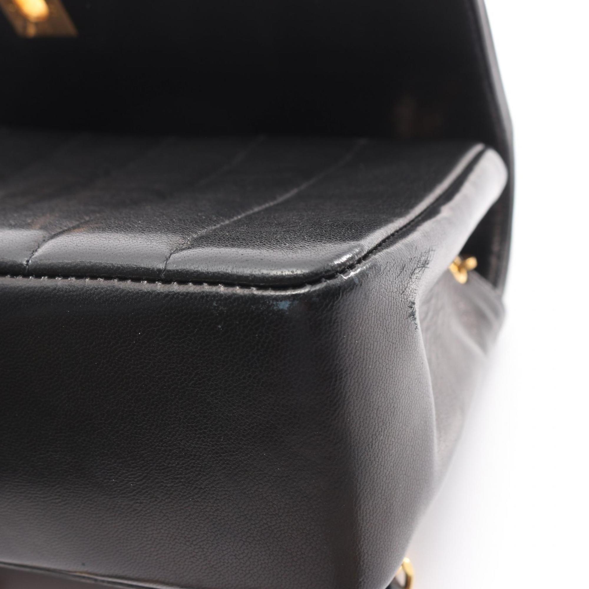 Chanel Black Leather Shoulder Bag (Pre-Owned)